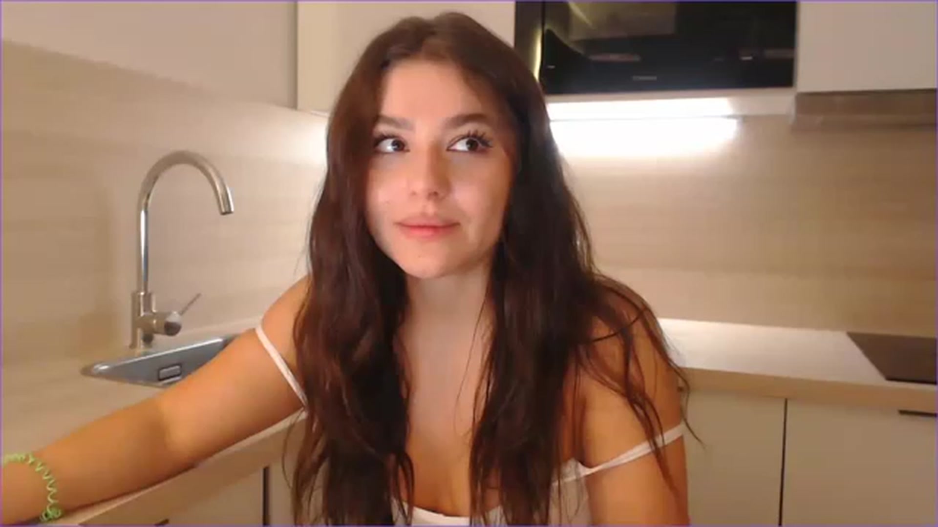 Gallery image thumbnail from Your_AmyX's myfreecams stream on, 11/16/2022, 20:35 image 16 of 20