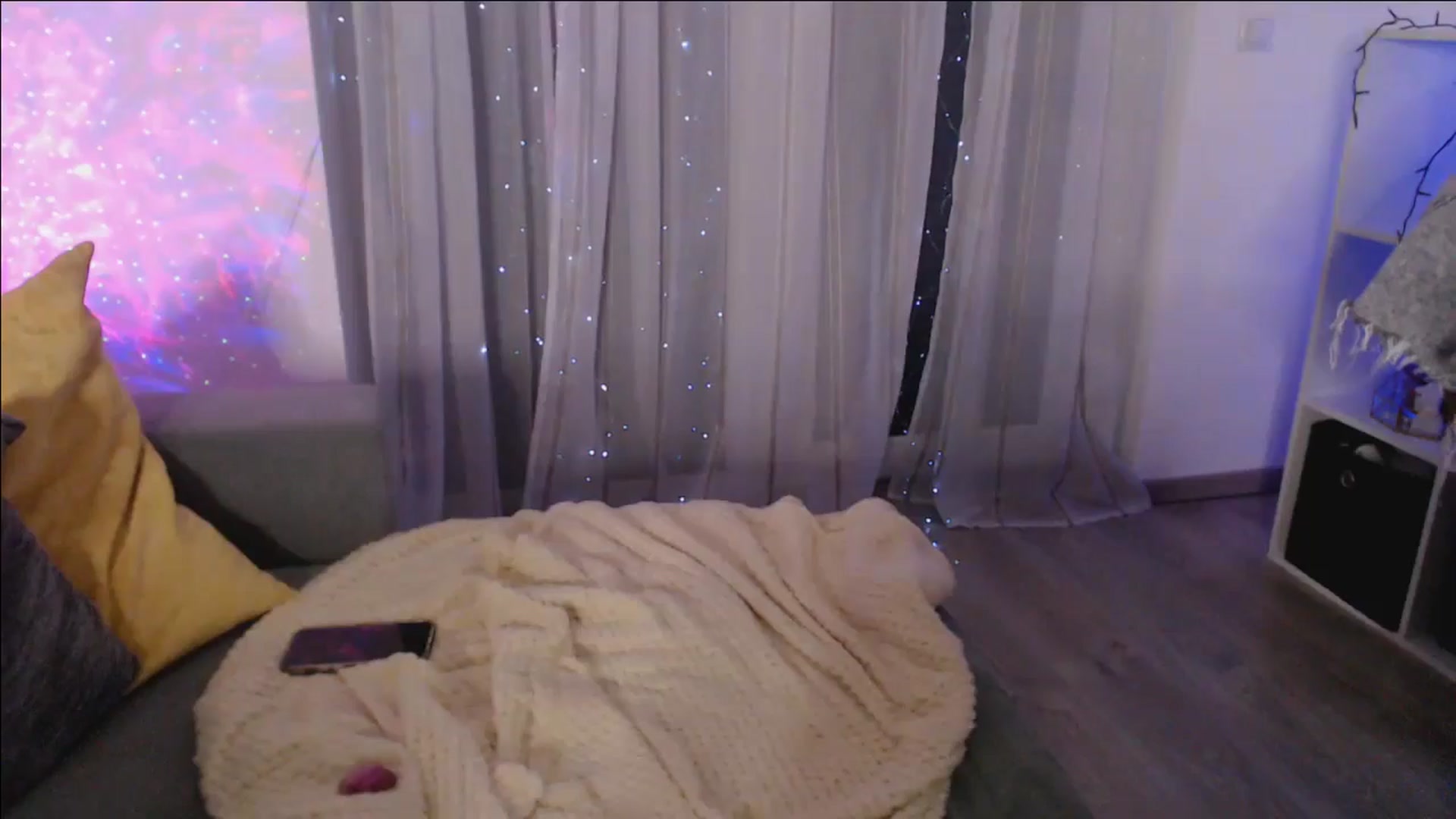Gallery image thumbnail from Your_Chloe's myfreecams stream on, 05/02/2024, 20:09 image 13 of 20