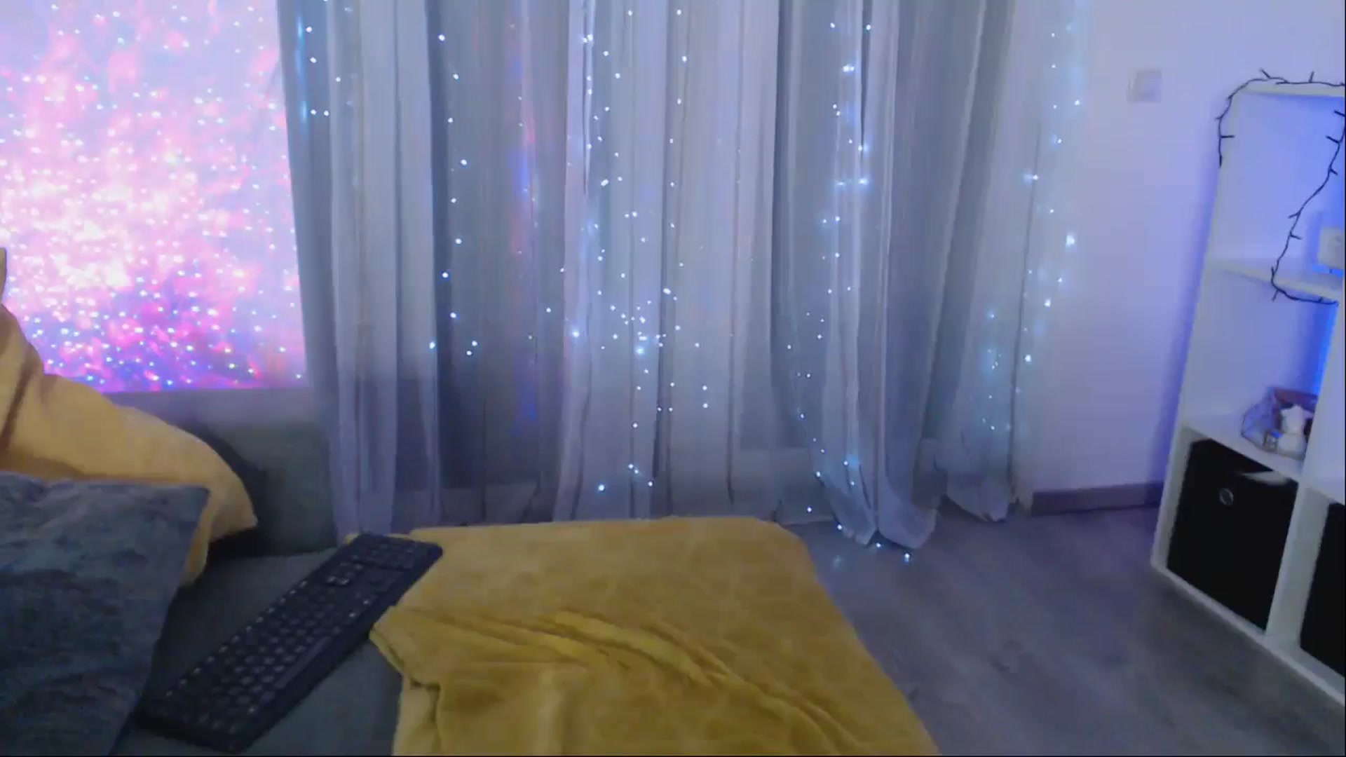 Gallery image thumbnail from Your_Chloe's myfreecams stream on, 05/29/2024, 20:46 image 11 of 20
