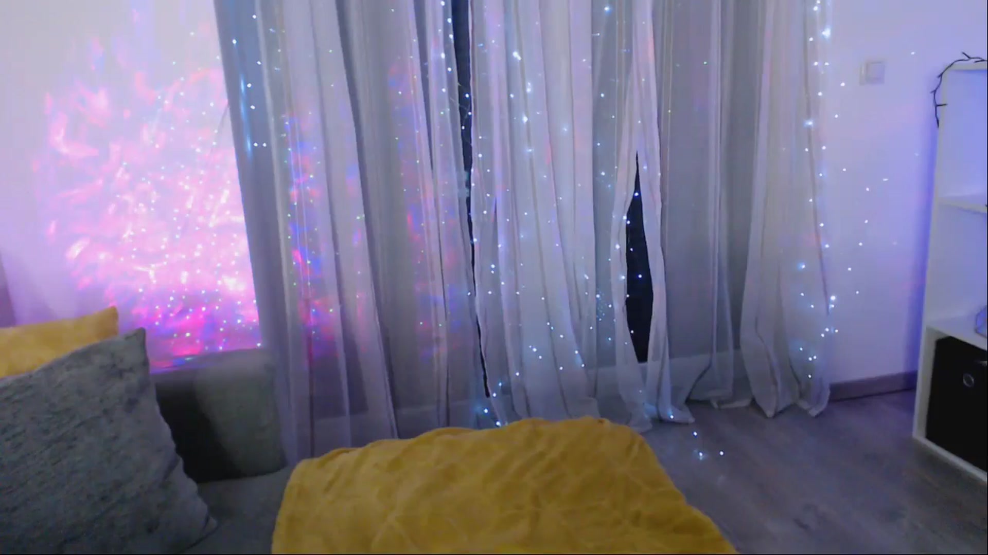 Gallery image thumbnail from Your_Chloe's myfreecams stream on, 05/31/2024, 20:32 image 15 of 20