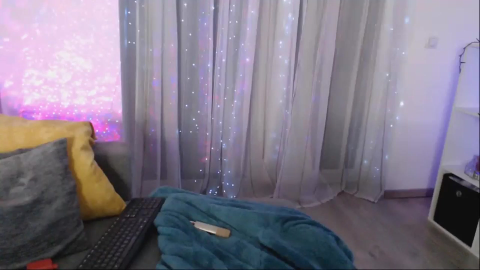 Gallery image thumbnail from Your_Chloe's myfreecams stream on, 06/09/2024, 20:30 image 15 of 20