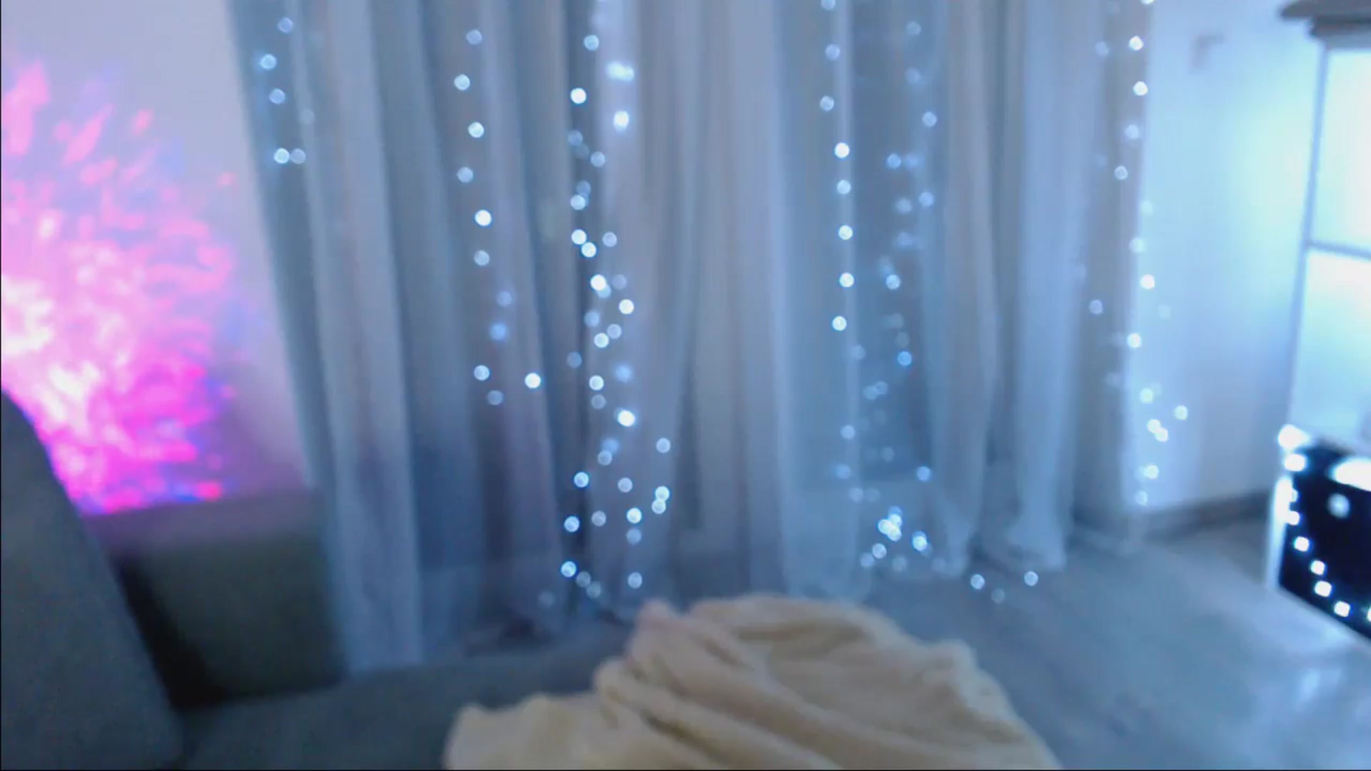 Gallery image thumbnail from Your_Chloe's myfreecams stream on, 07/01/2024, 19:01 image 18 of 20