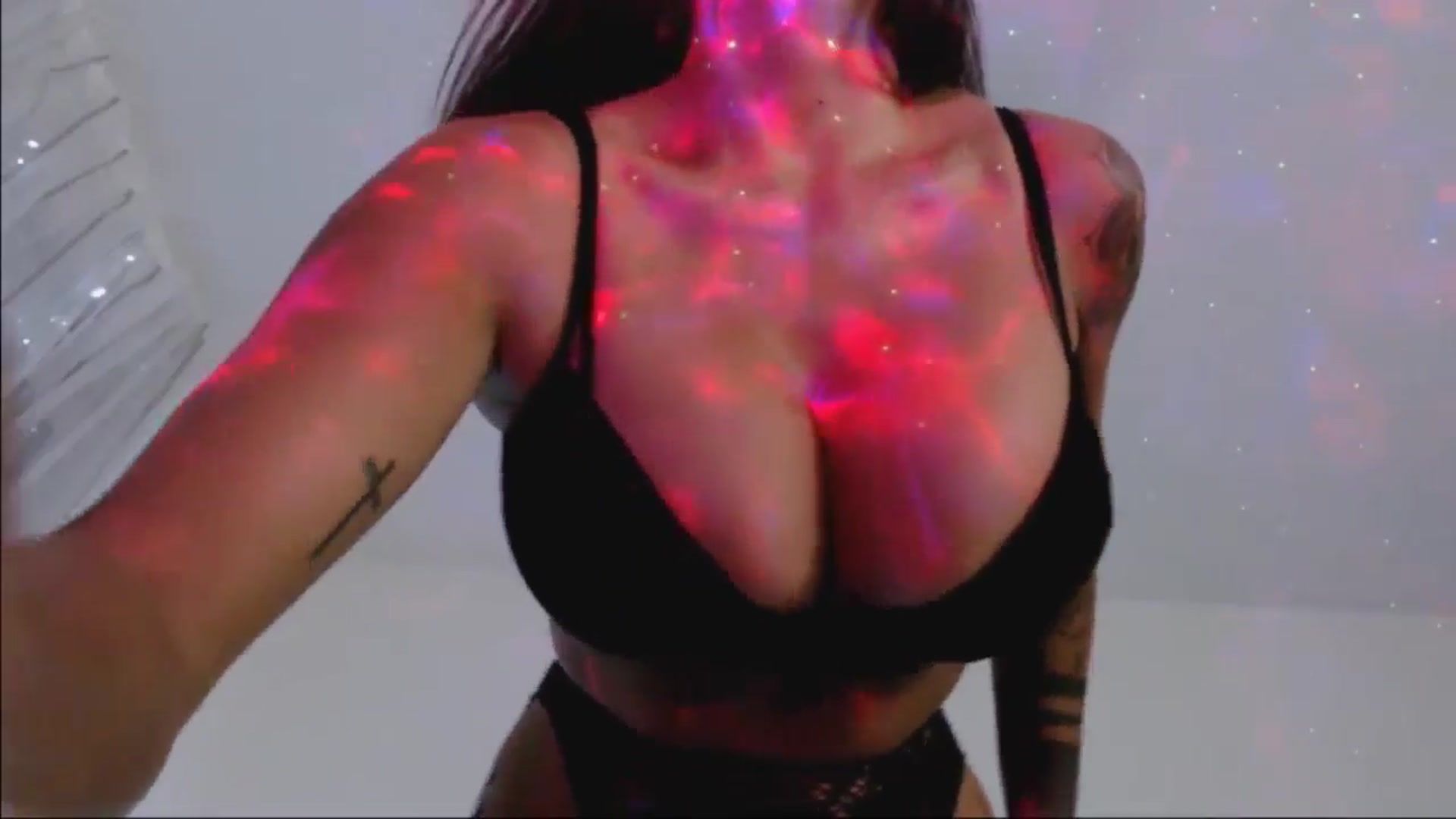 Gallery image thumbnail from Your_Chloe's myfreecams stream on, 07/01/2024, 19:17 image 17 of 20