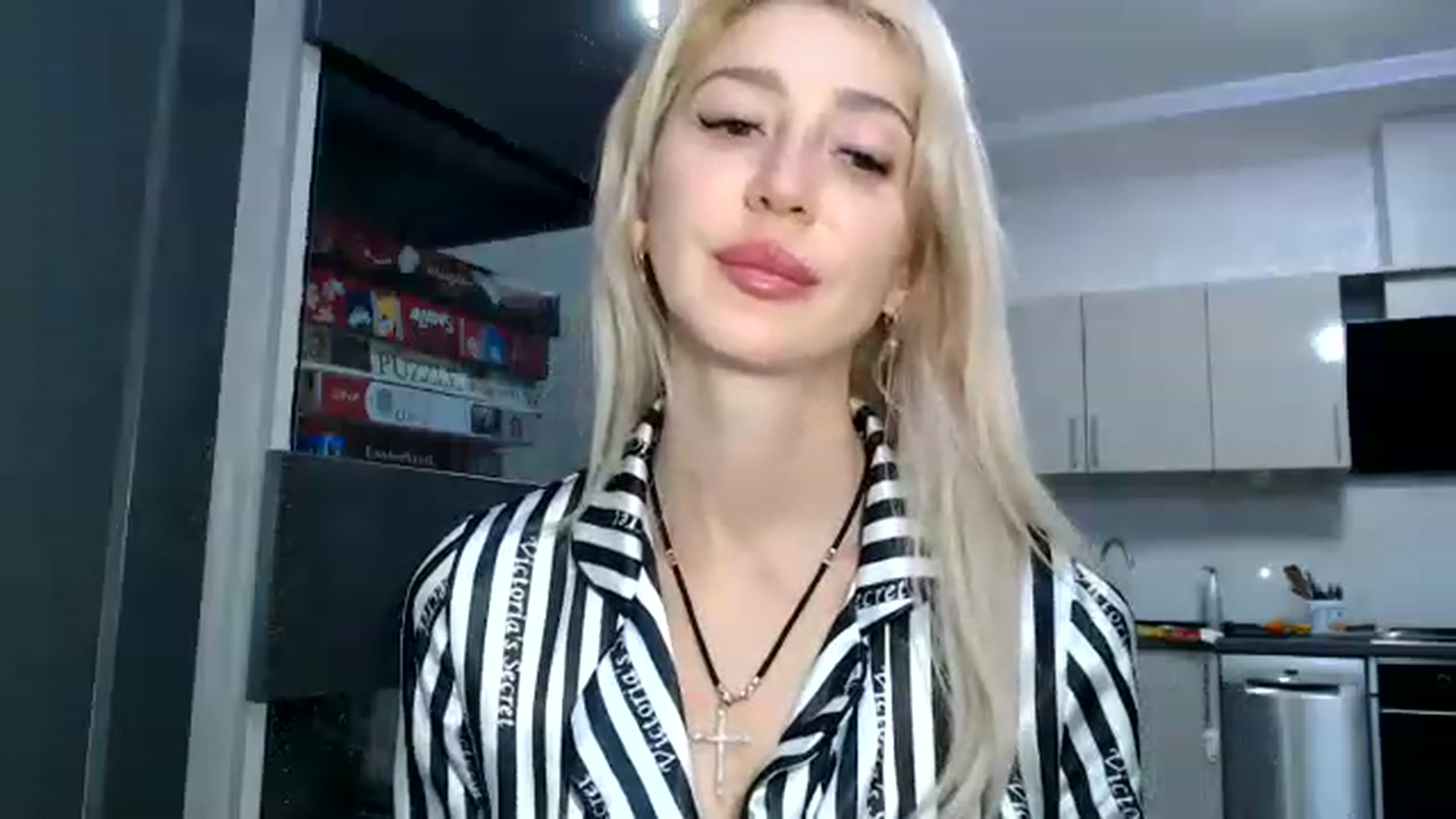 Gallery image thumbnail from Your_Eyes__'s myfreecams stream on, 12/27/2022, 19:12 image 20 of 20