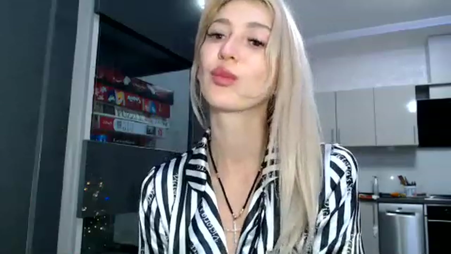 Gallery image thumbnail from Your_Eyes__'s myfreecams stream on, 12/27/2022, 19:12 image 16 of 20