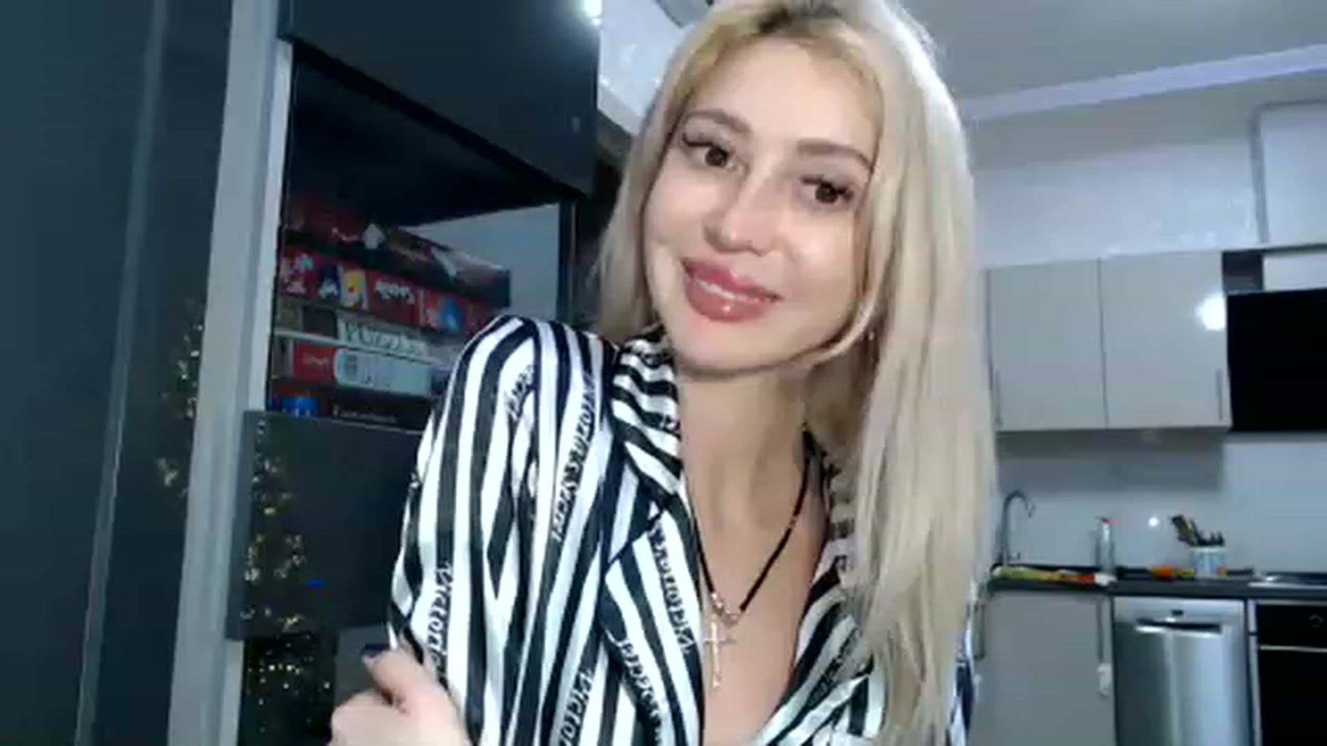 Gallery image thumbnail from Your_Eyes__'s myfreecams stream on, 12/27/2022, 19:12 image 14 of 20