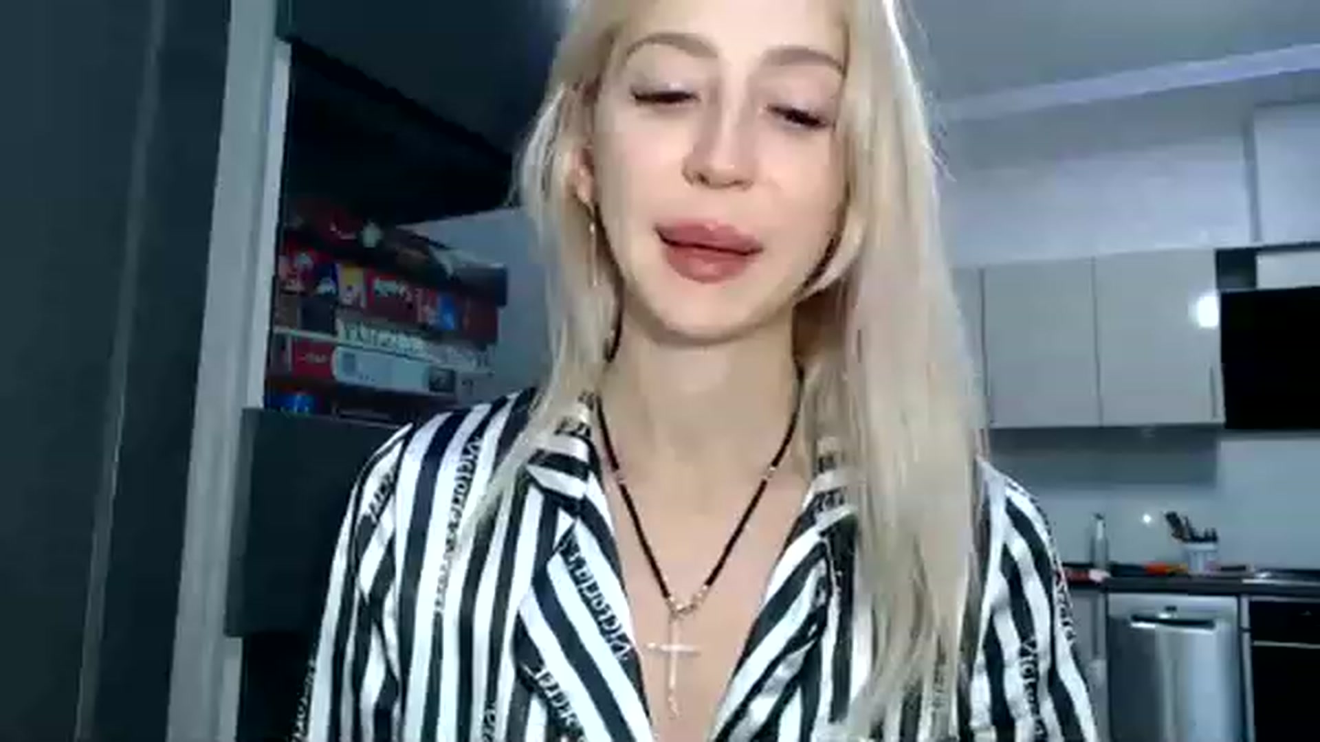 Gallery image thumbnail from Your_Eyes__'s myfreecams stream on, 12/27/2022, 19:12 image 12 of 20