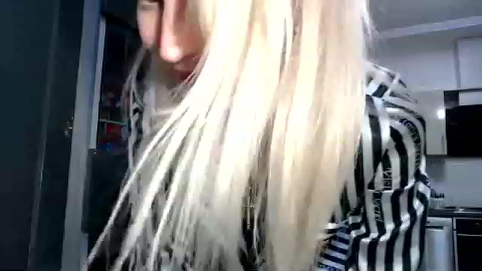 Gallery image thumbnail from Your_Eyes__'s myfreecams stream on, 12/27/2022, 19:12 image 10 of 20