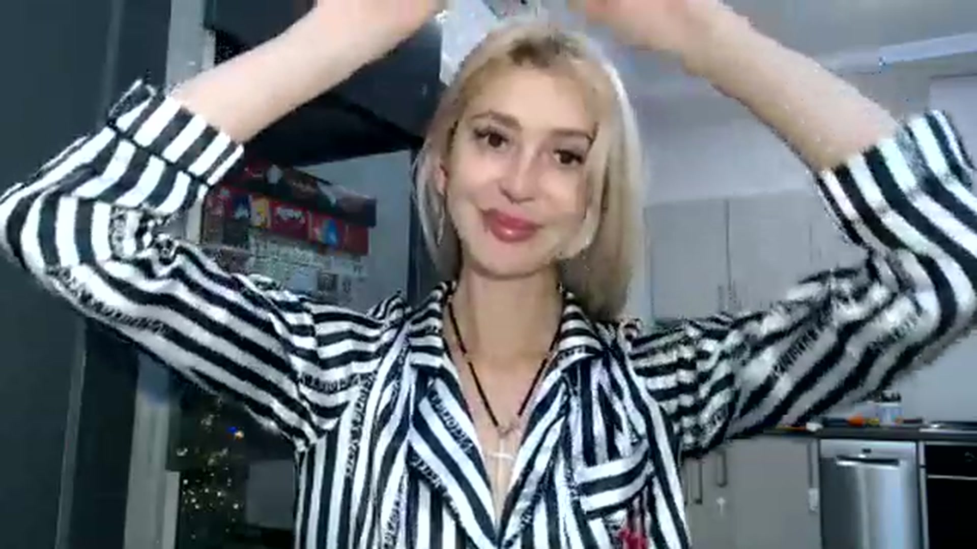 Gallery image thumbnail from Your_Eyes__'s myfreecams stream on, 12/27/2022, 19:12 image 15 of 20