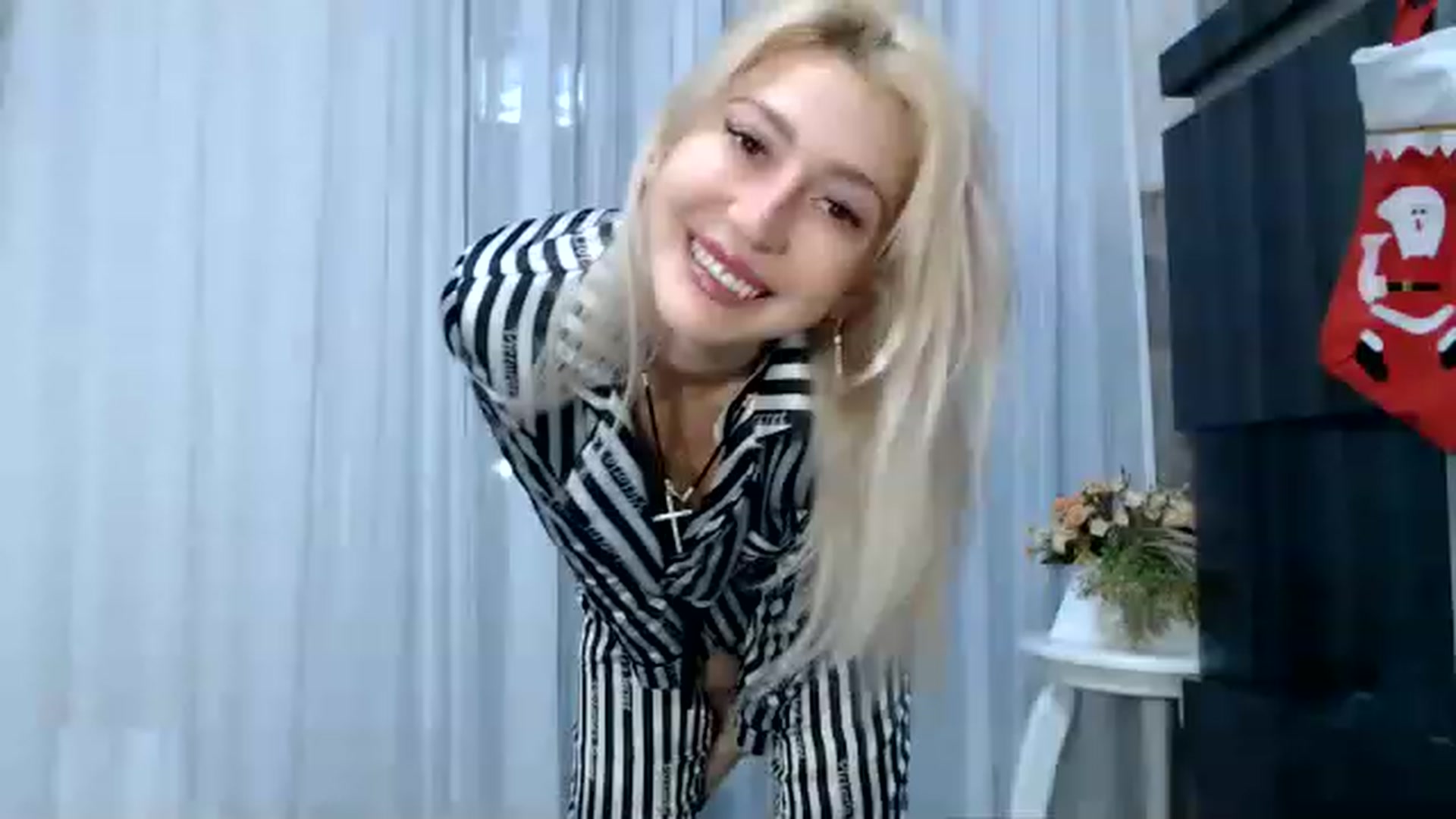 Gallery image thumbnail from Your_Eyes__'s myfreecams stream on, 12/27/2022, 20:30 image 1 of 20
