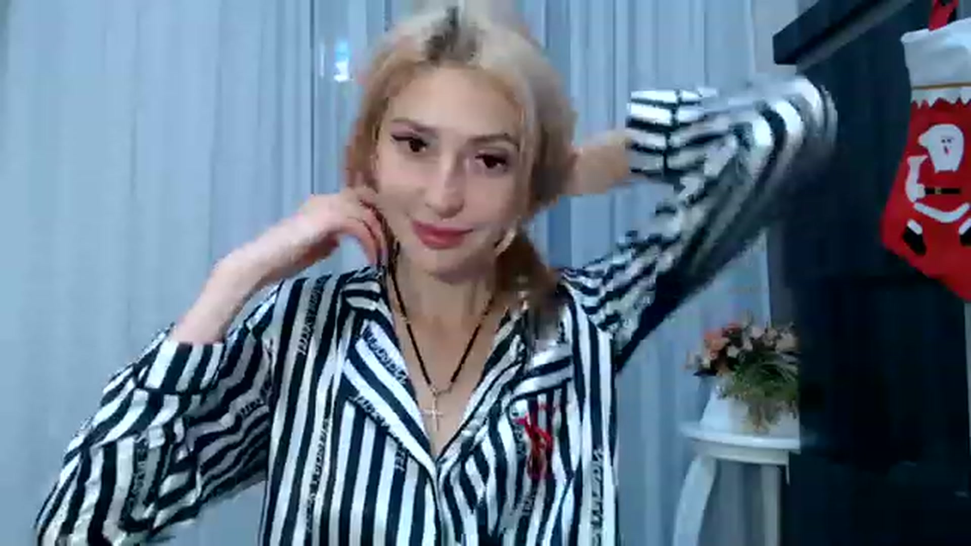 Gallery image thumbnail from Your_Eyes__'s myfreecams stream on, 12/27/2022, 20:30 image 12 of 20