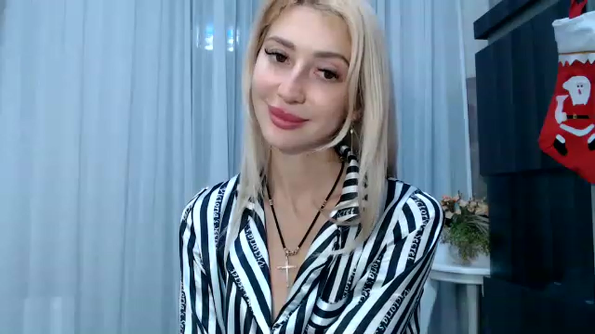 Gallery image thumbnail from Your_Eyes__'s myfreecams stream on, 12/27/2022, 20:30 image 9 of 20