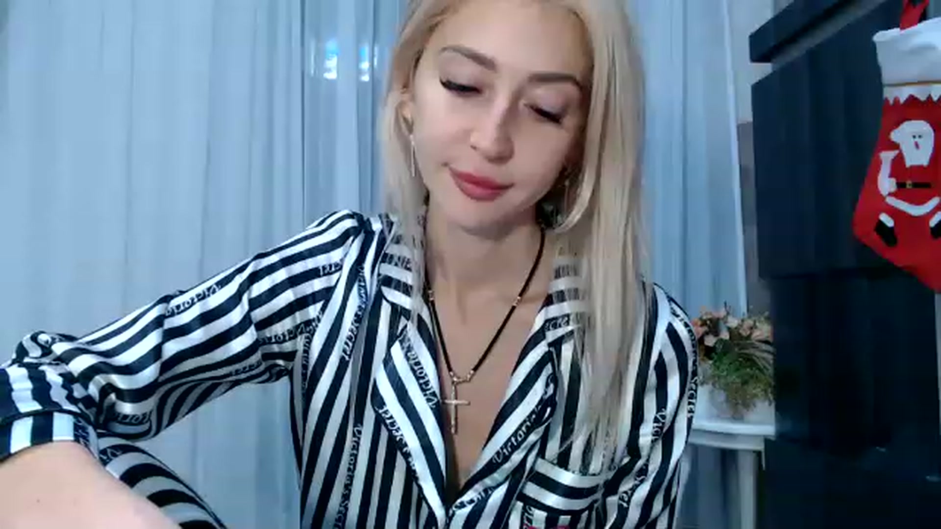 Gallery image thumbnail from Your_Eyes__'s myfreecams stream on, 12/27/2022, 20:30 image 4 of 20
