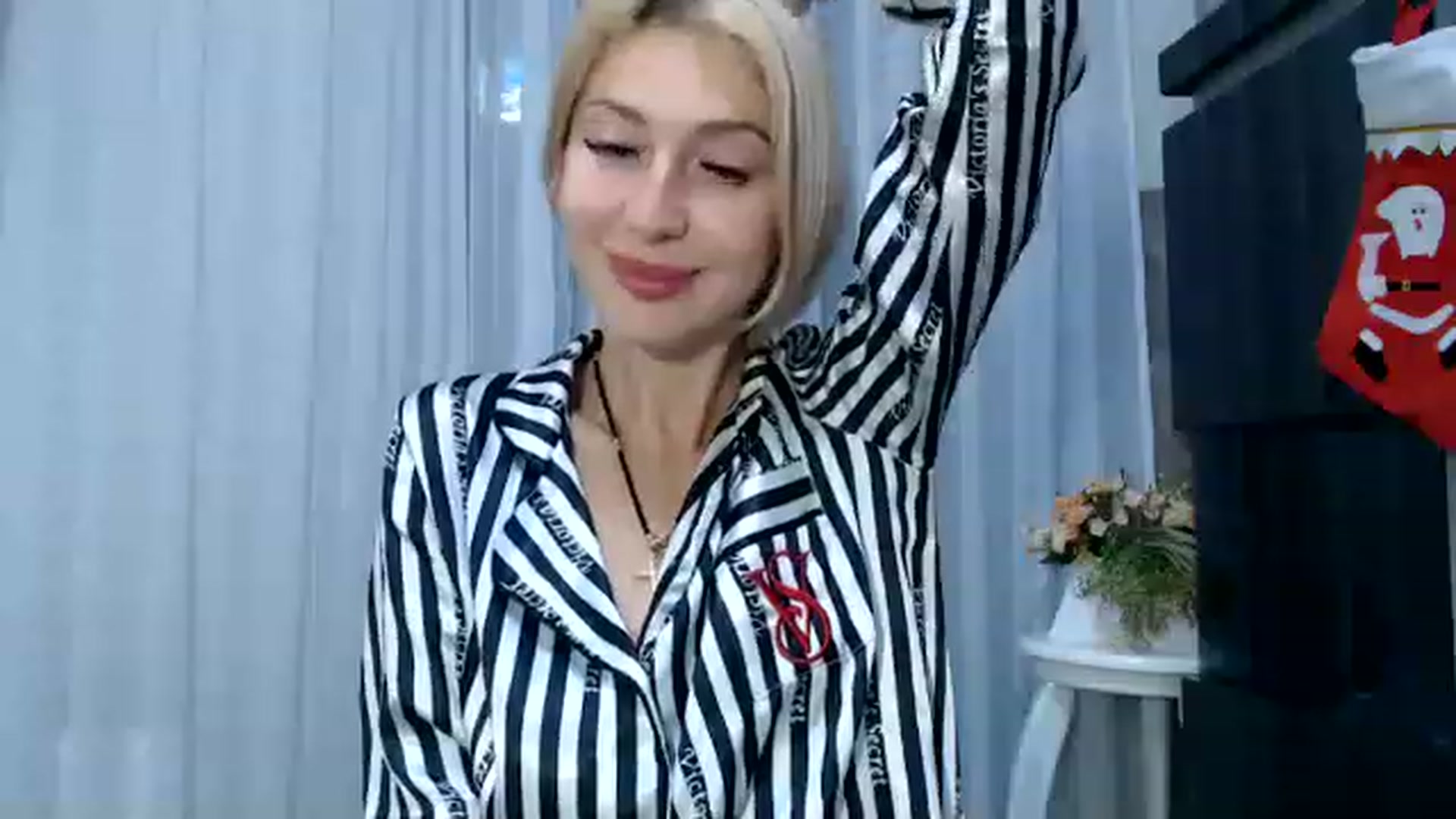 Gallery image thumbnail from Your_Eyes__'s myfreecams stream on, 12/27/2022, 20:30 image 10 of 20