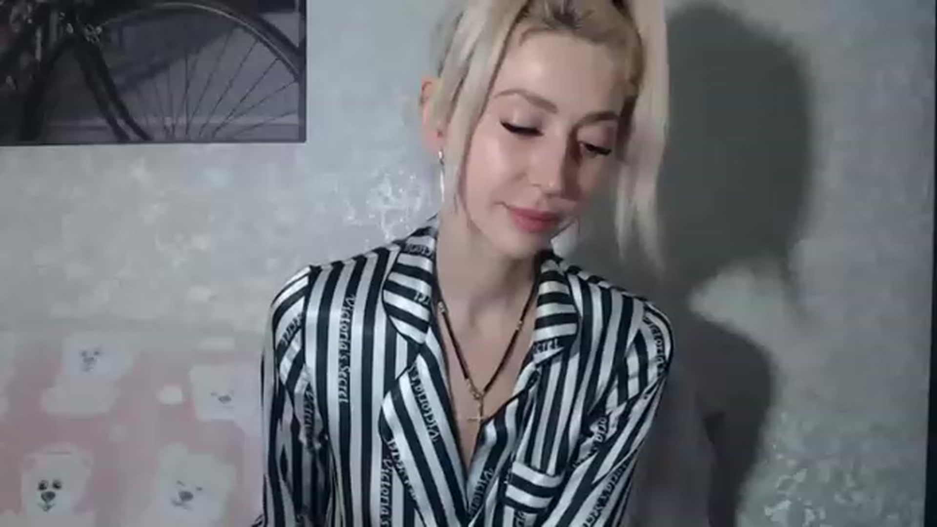 Gallery image thumbnail from Your_Eyes__'s myfreecams stream on, 02/24/2023, 21:41 image 15 of 20