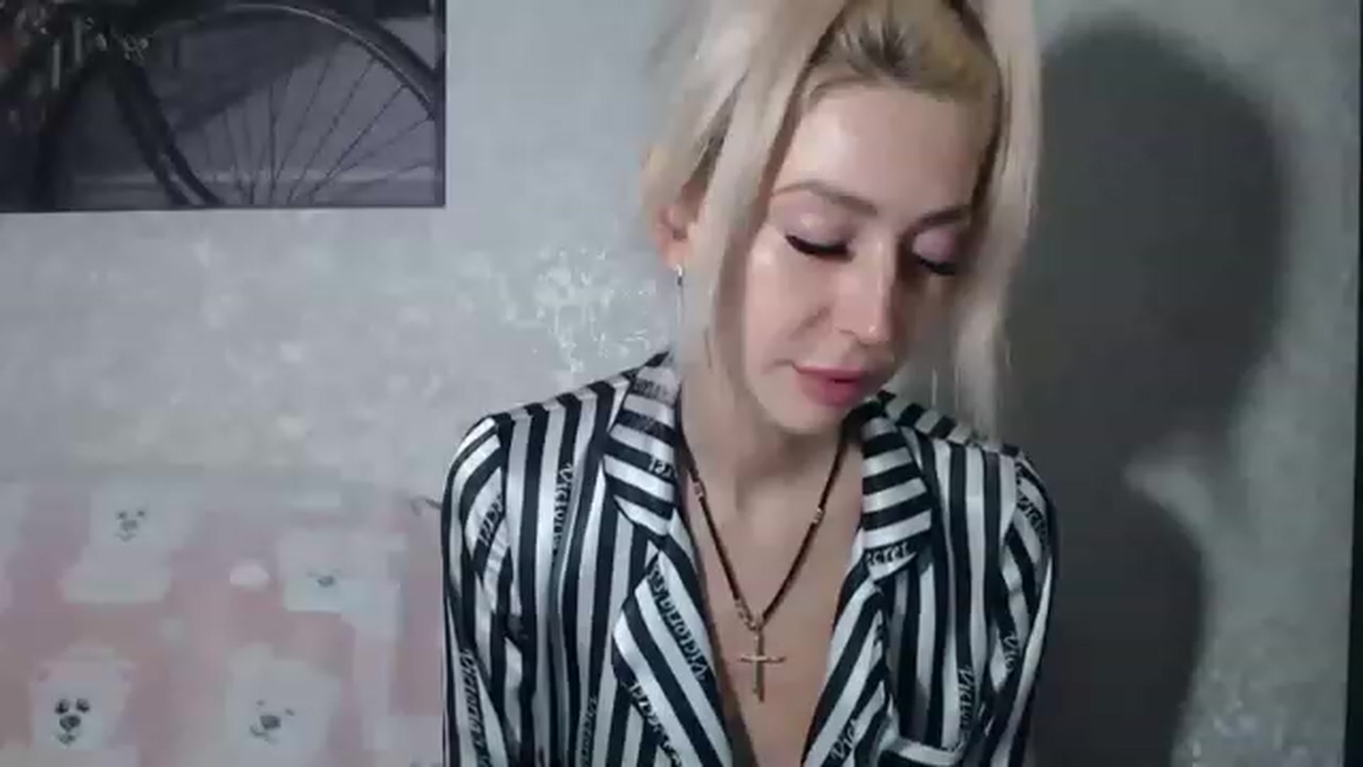 Gallery image thumbnail from Your_Eyes__'s myfreecams stream on, 02/24/2023, 21:41 image 8 of 20