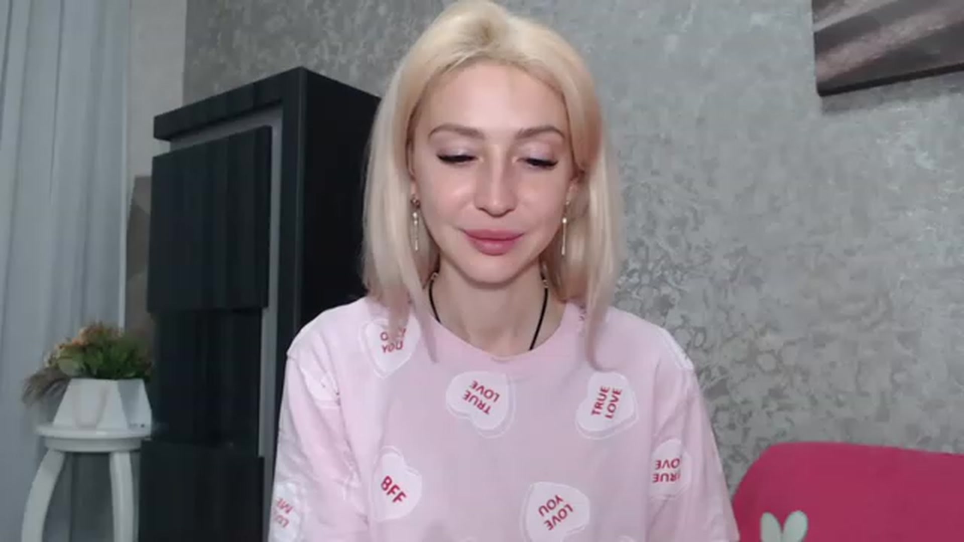 Gallery image thumbnail from Your_Eyes__'s myfreecams stream on, 03/10/2023, 20:07 image 4 of 20