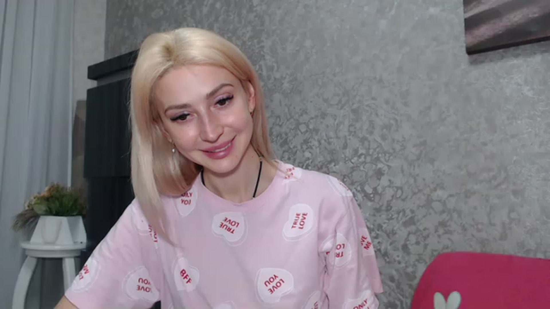 Gallery image thumbnail from Your_Eyes__'s myfreecams stream on, 03/10/2023, 20:07 image 3 of 20