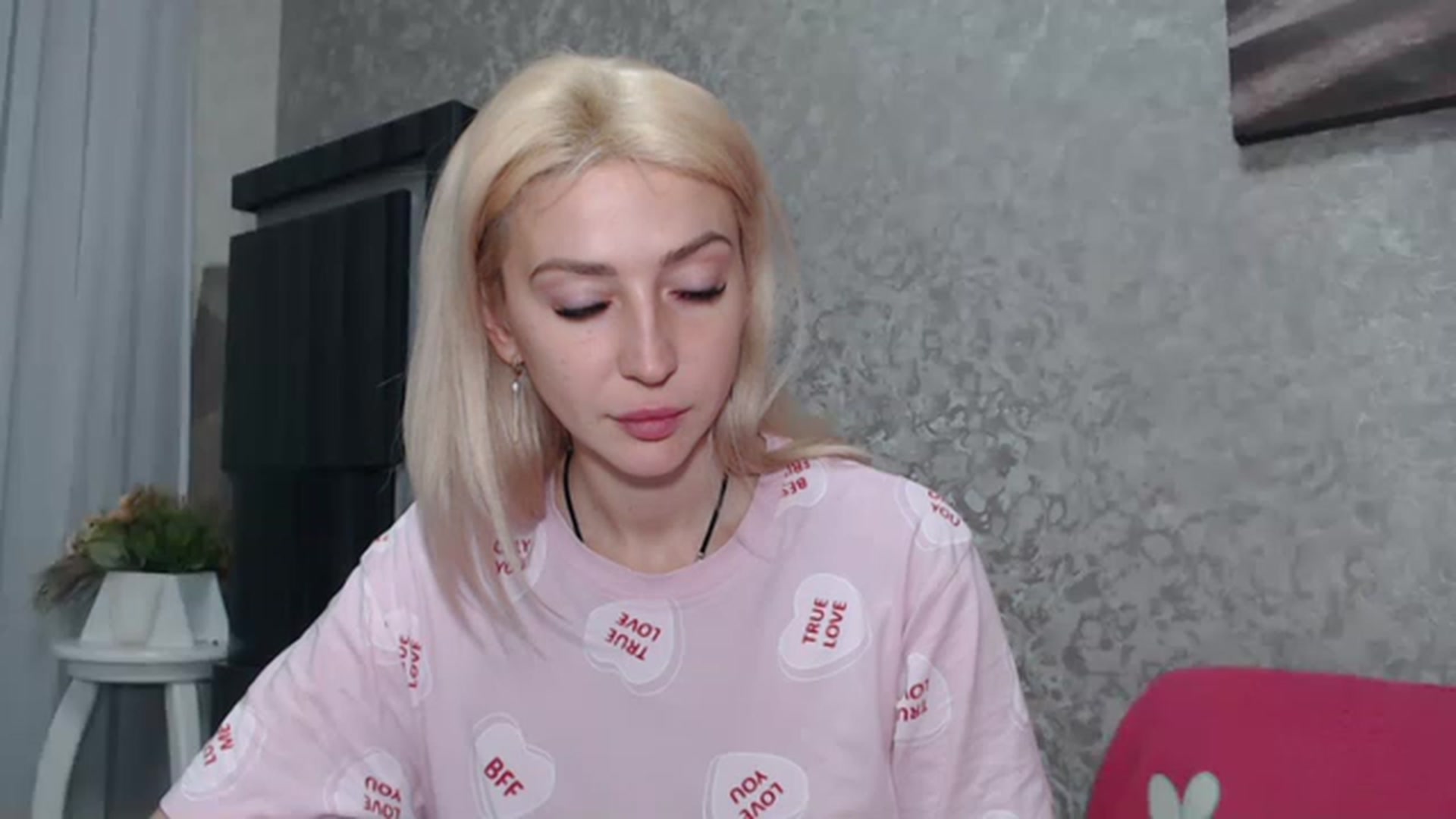 Gallery image thumbnail from Your_Eyes__'s myfreecams stream on, 03/10/2023, 20:07 image 20 of 20