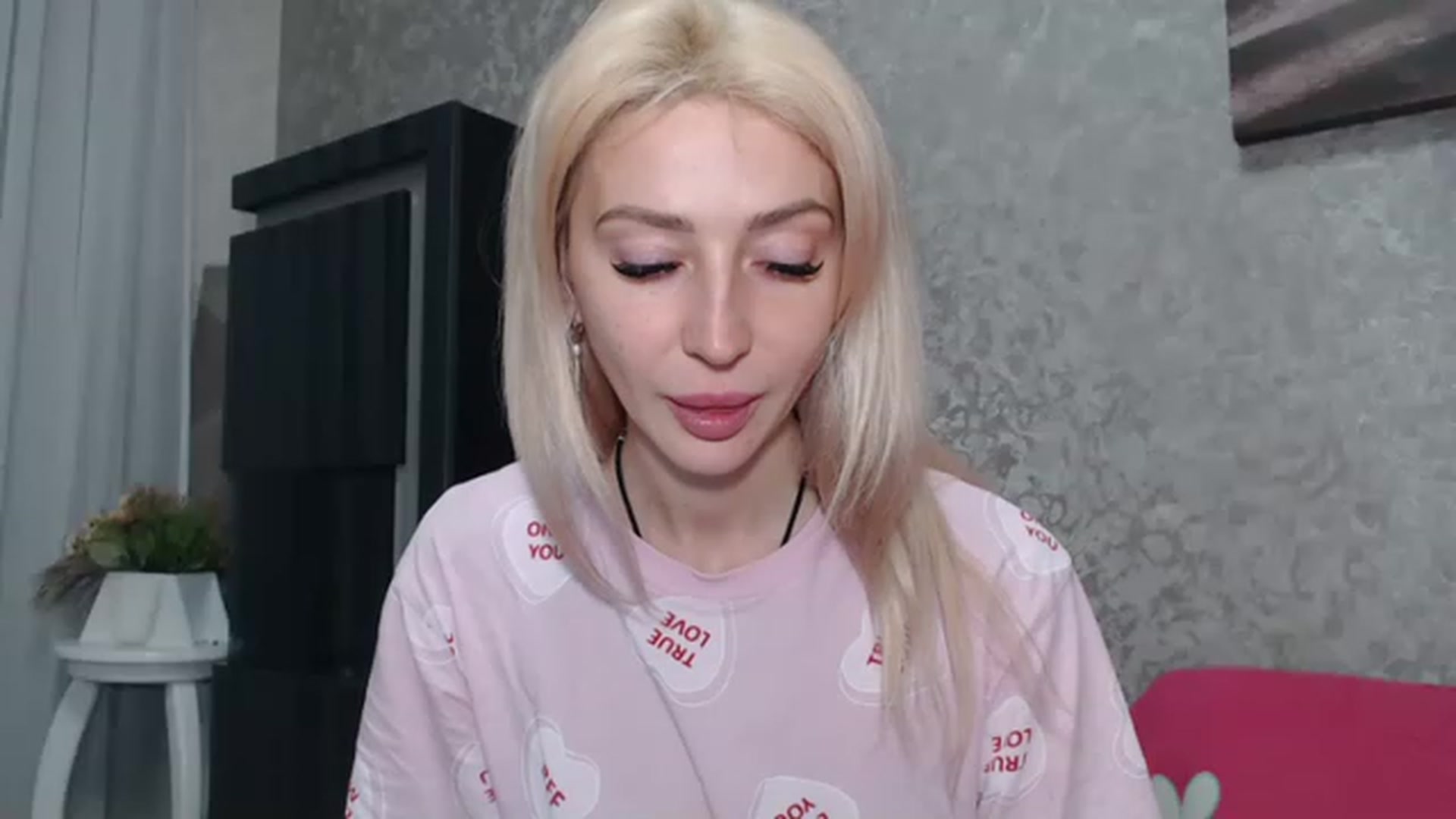 Gallery image thumbnail from Your_Eyes__'s myfreecams stream on, 03/10/2023, 20:07 image 10 of 20