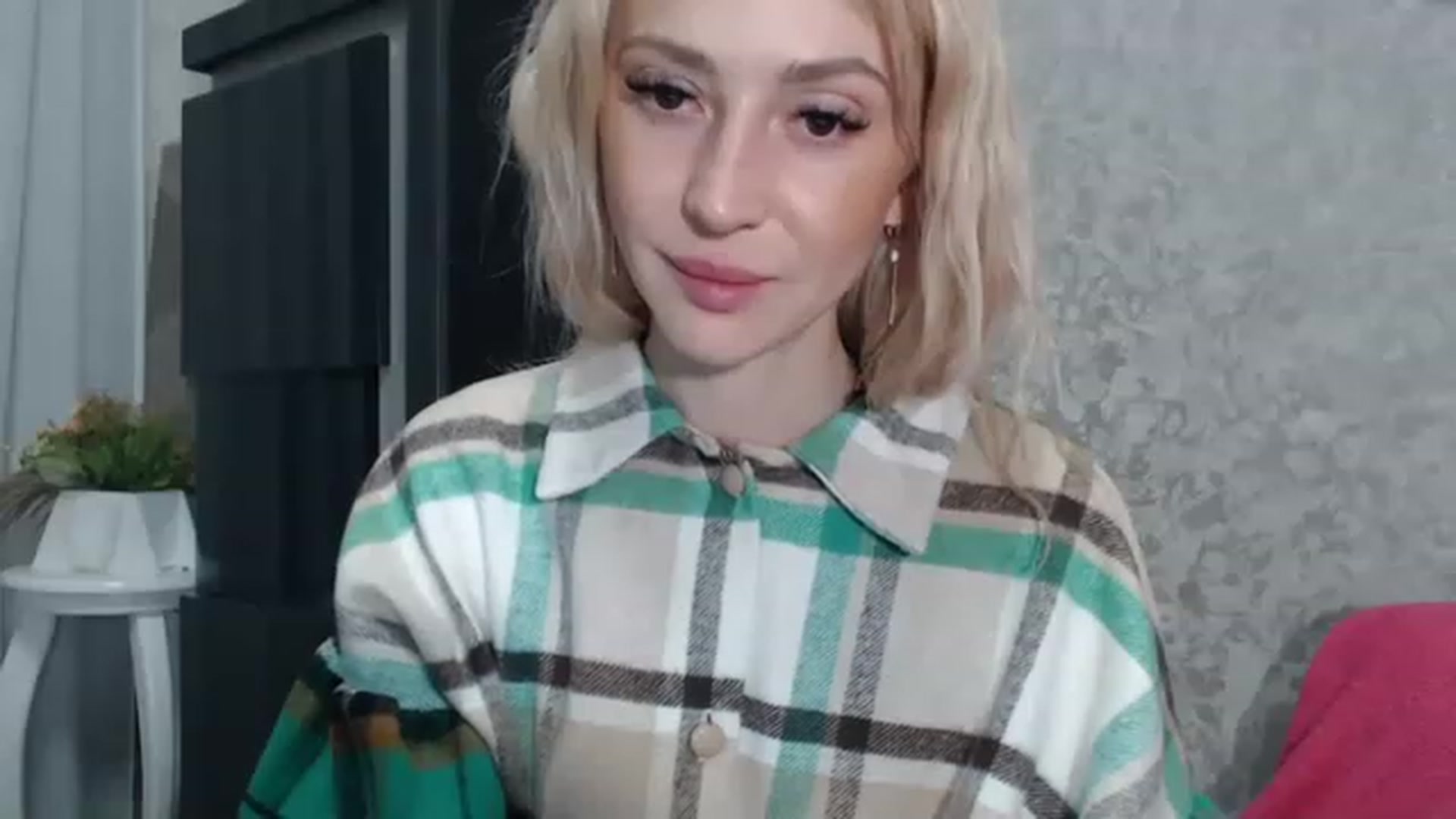 Gallery image thumbnail from Your_Eyes__'s myfreecams stream on, 03/13/2023, 21:13 image 16 of 20