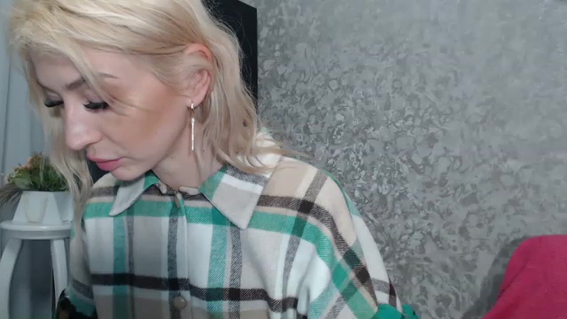 Gallery image thumbnail from Your_Eyes__'s myfreecams stream on, 03/13/2023, 21:13 image 18 of 20
