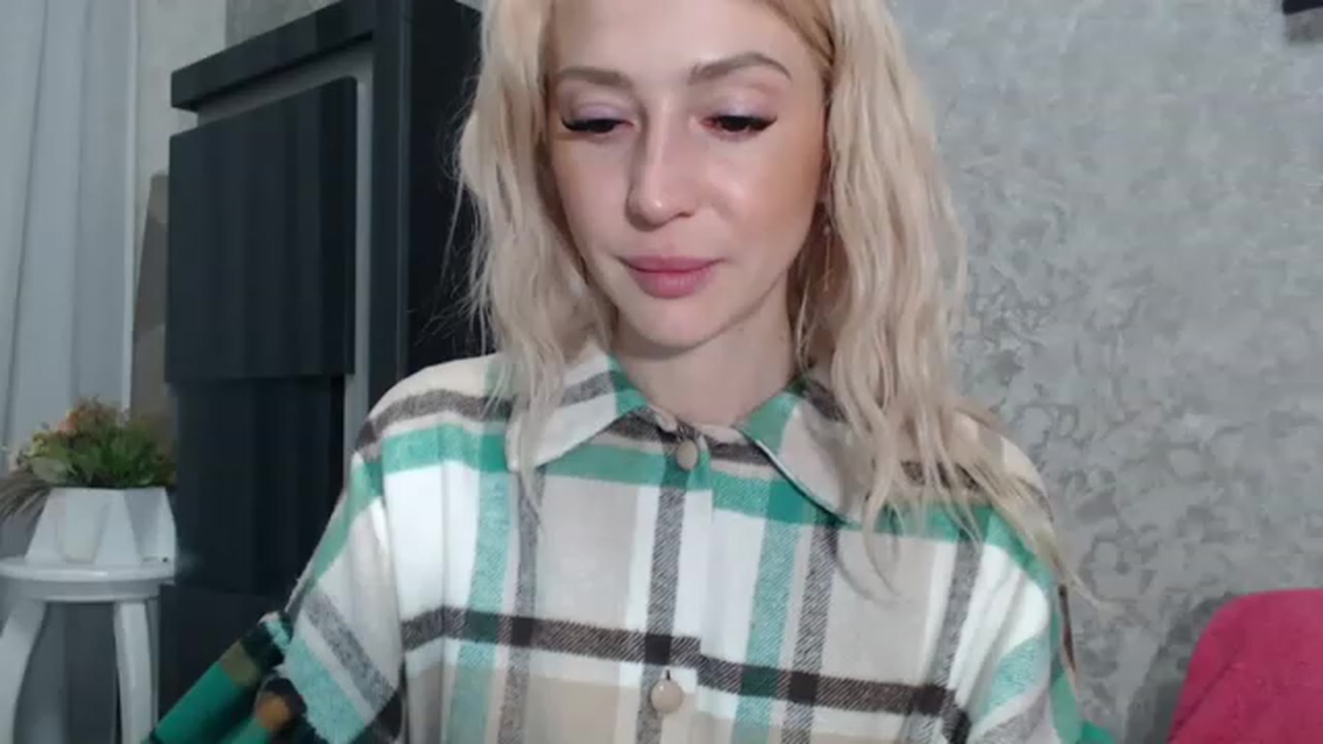 Gallery image thumbnail from Your_Eyes__'s myfreecams stream on, 03/13/2023, 21:13 image 14 of 20