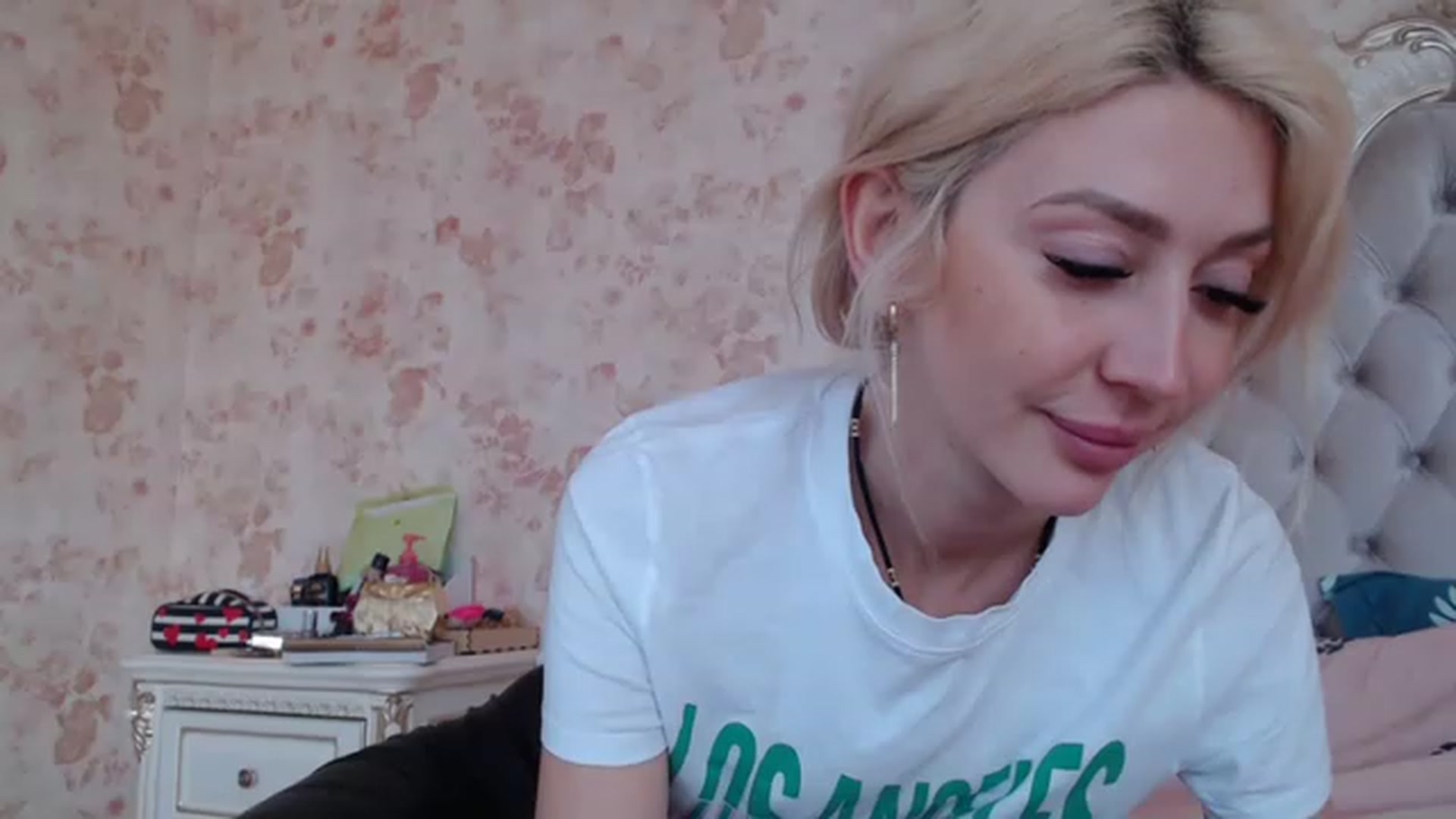 Gallery image thumbnail from Your_Eyes__'s myfreecams stream on, 03/27/2023, 13:40 image 16 of 20