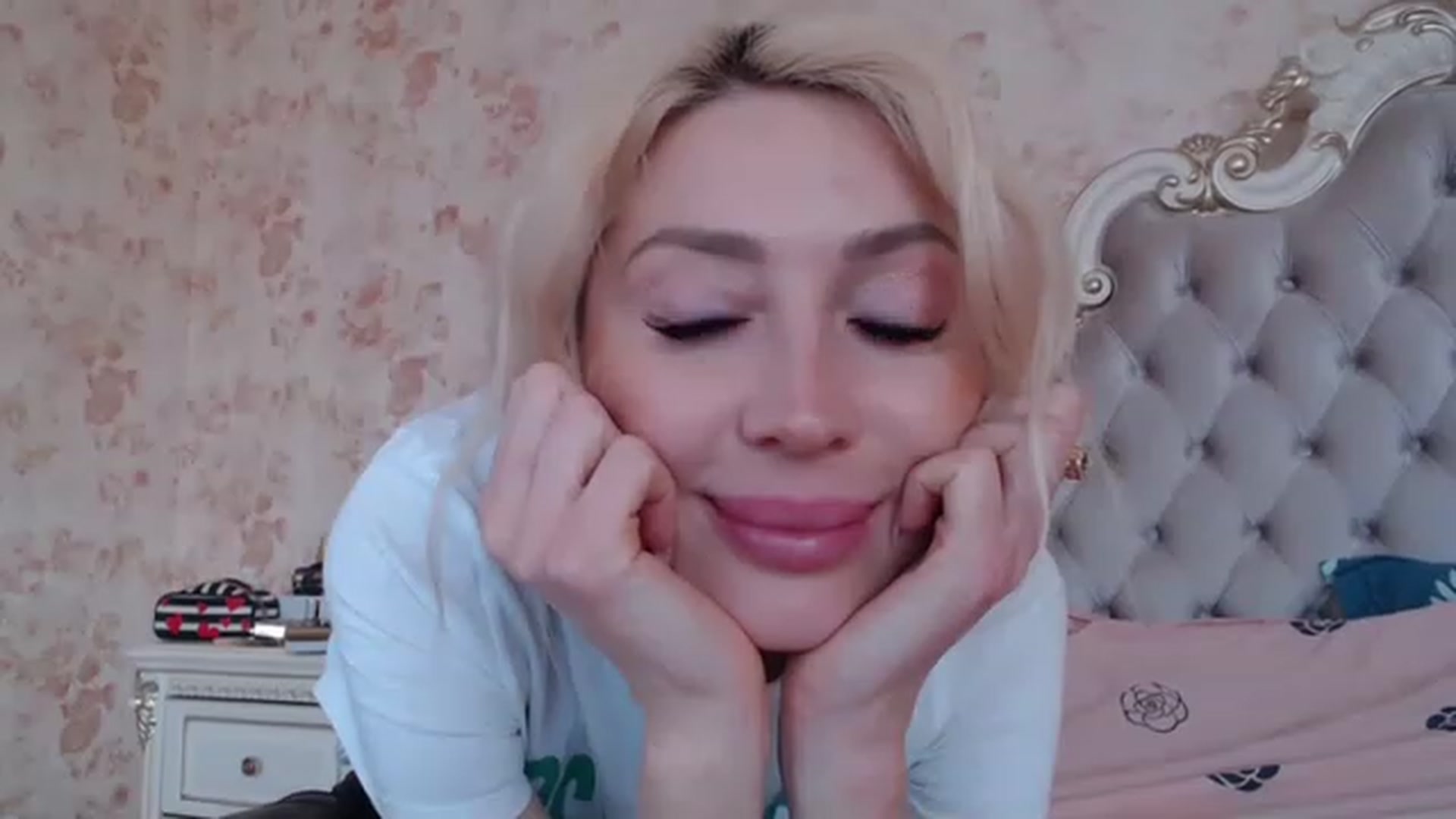 Gallery image thumbnail from Your_Eyes__'s myfreecams stream on, 03/27/2023, 13:40 image 15 of 20