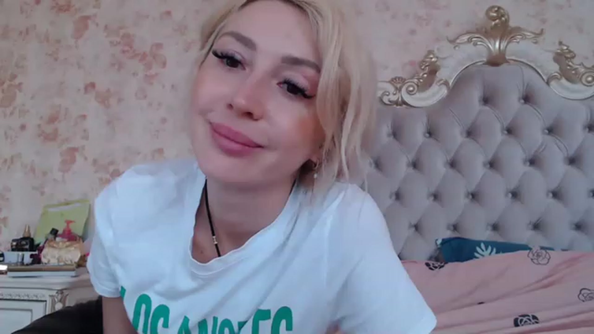 Gallery image thumbnail from Your_Eyes__'s myfreecams stream on, 03/27/2023, 13:40 image 17 of 20