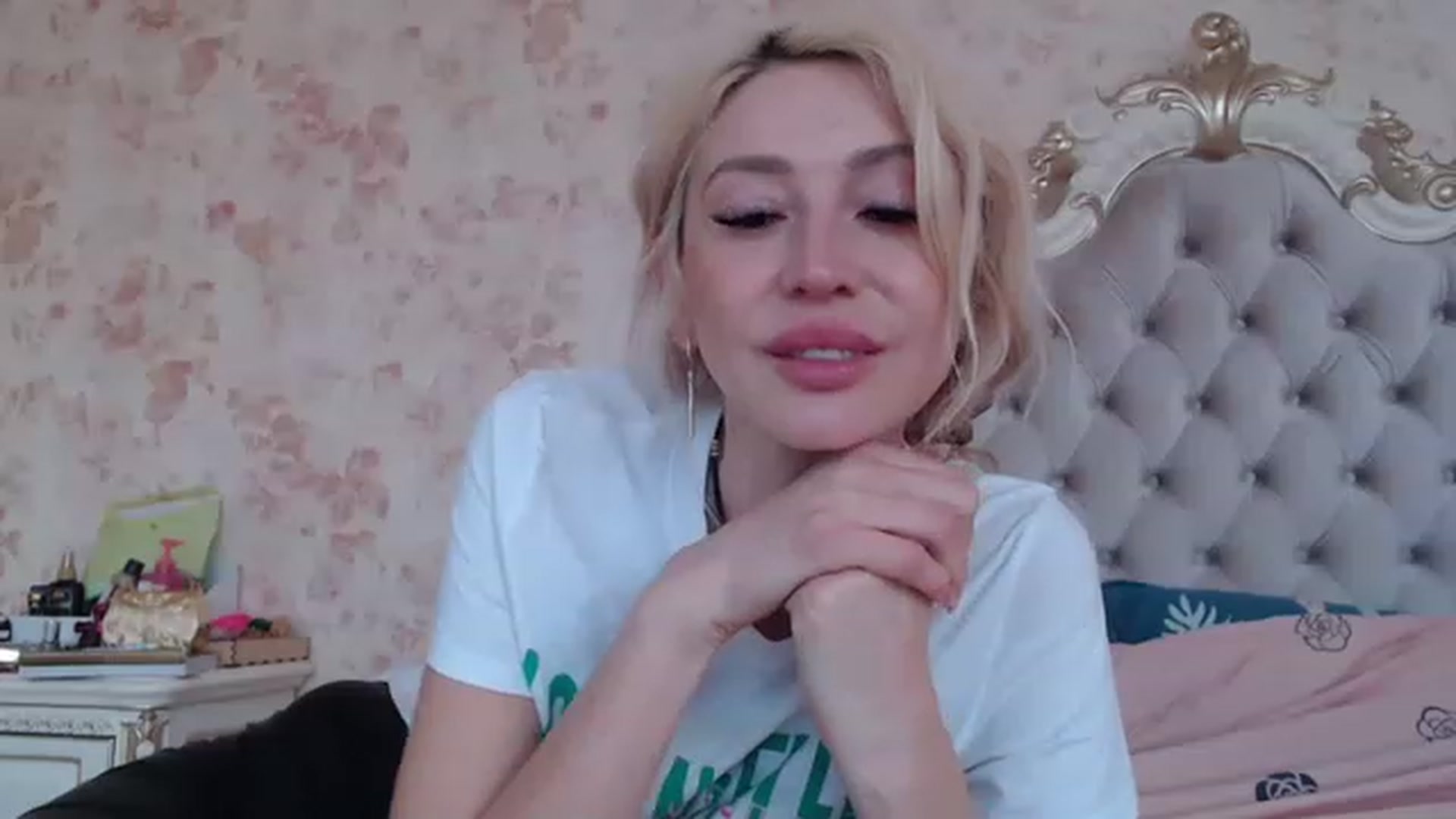 Gallery image thumbnail from Your_Eyes__'s myfreecams stream on, 03/27/2023, 13:40 image 19 of 20