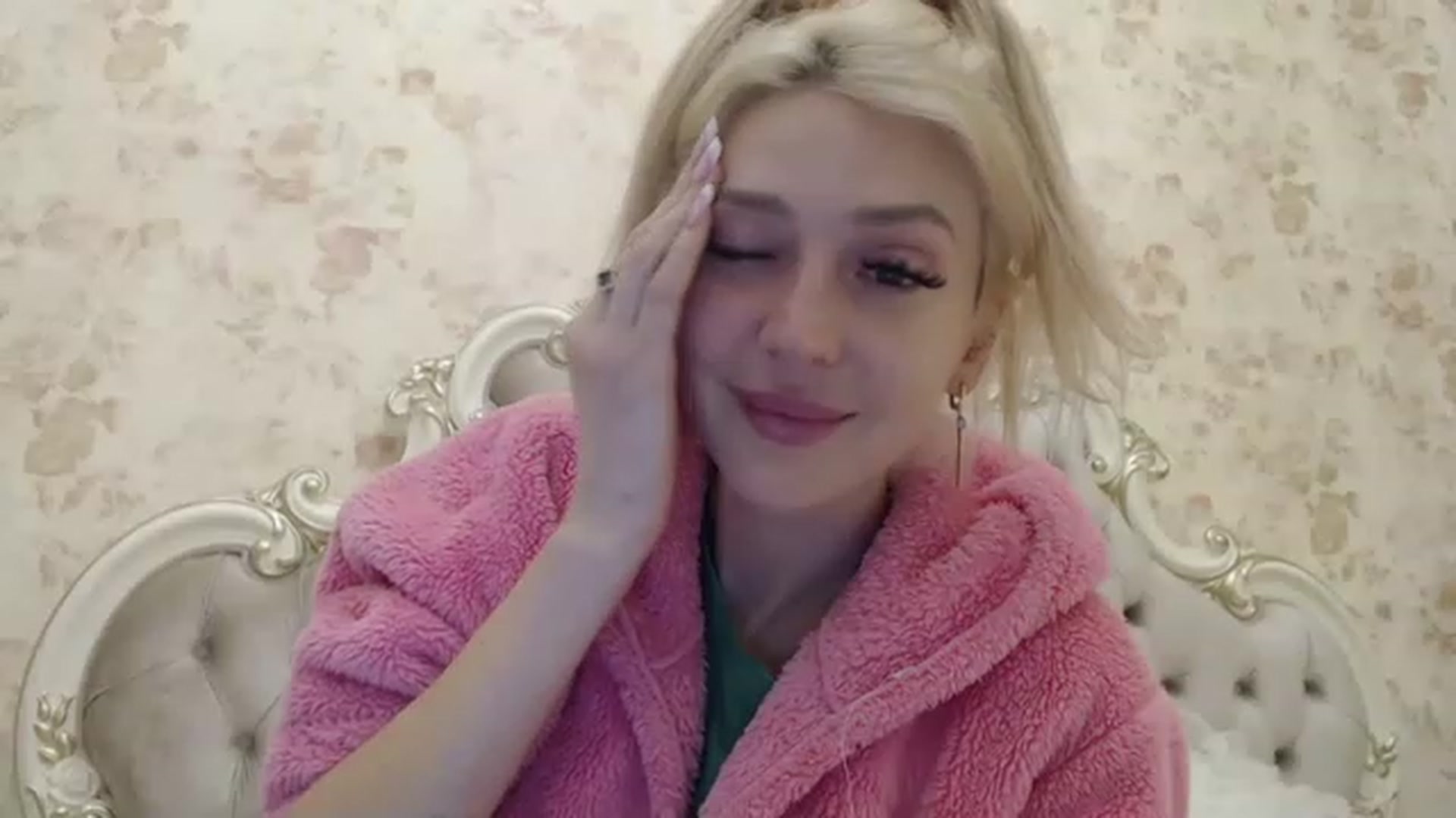 Gallery image thumbnail from Your_Eyes__'s myfreecams stream on, 04/15/2023, 18:00 image 14 of 20
