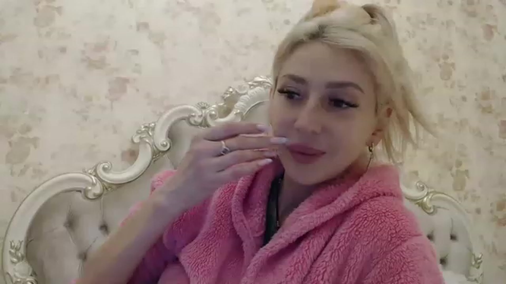 Gallery image thumbnail from Your_Eyes__'s myfreecams stream on, 04/15/2023, 18:00 image 2 of 20