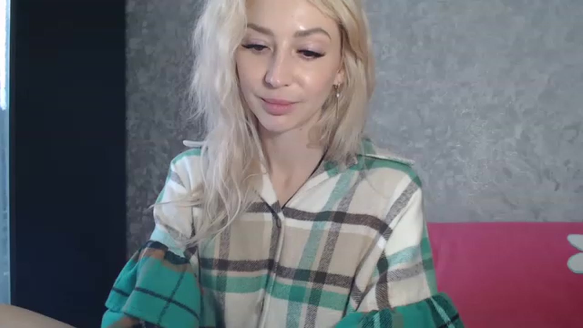 Gallery image thumbnail from Your_Eyes__'s myfreecams stream on, 04/22/2023, 12:28 image 6 of 20