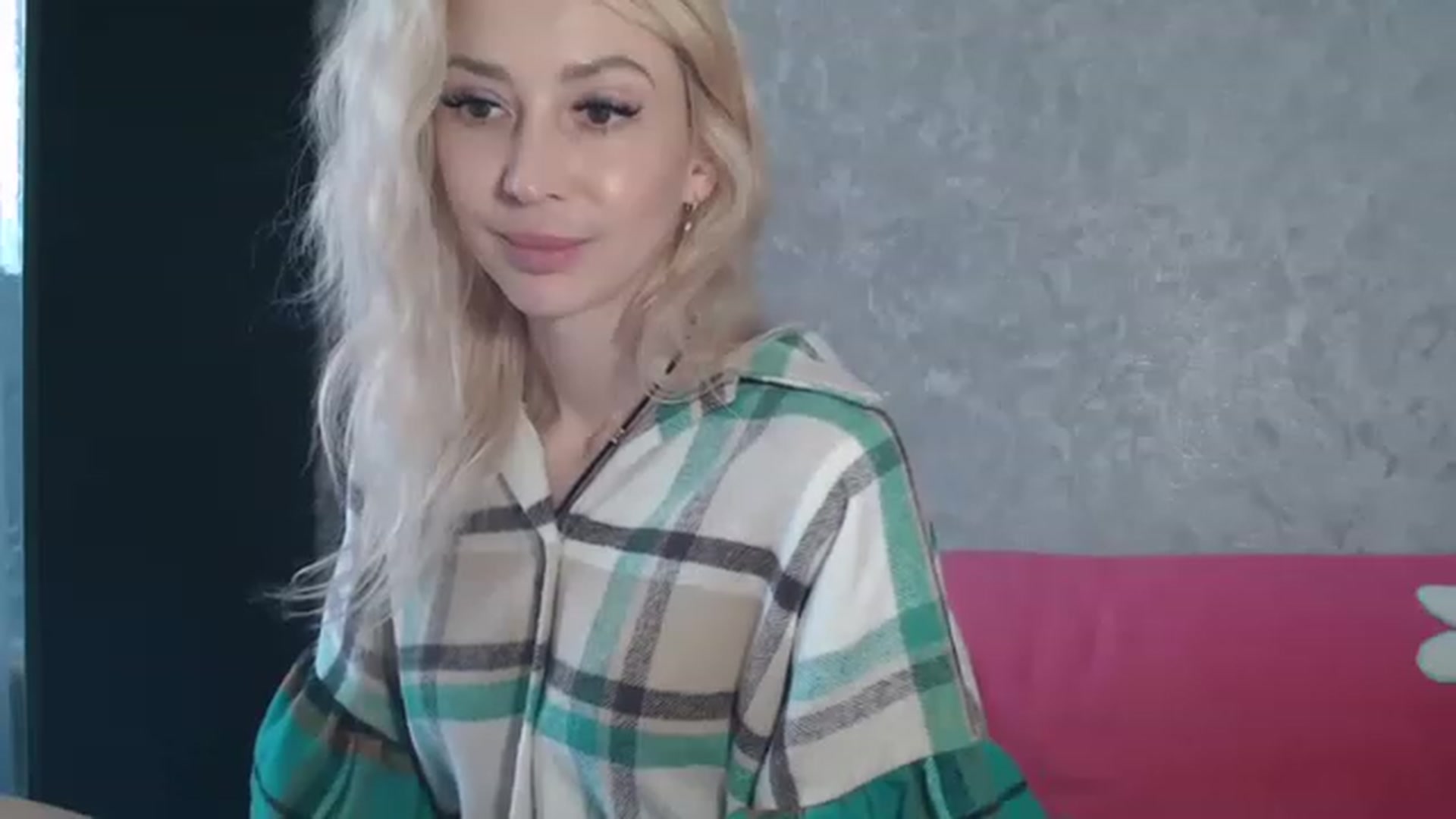 Gallery image thumbnail from Your_Eyes__'s myfreecams stream on, 04/22/2023, 12:28 image 5 of 20