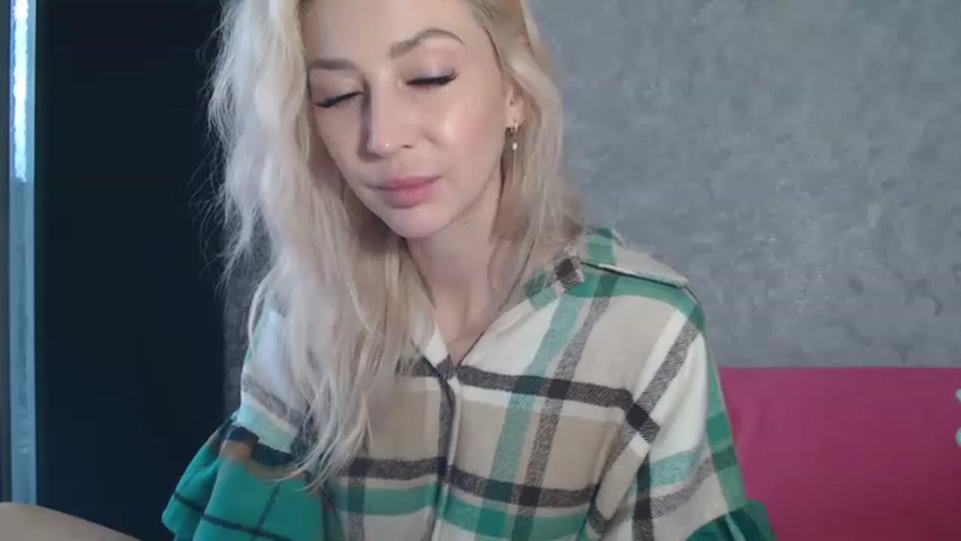 Gallery image thumbnail from Your_Eyes__'s myfreecams stream on, 04/22/2023, 12:28 image 2 of 20