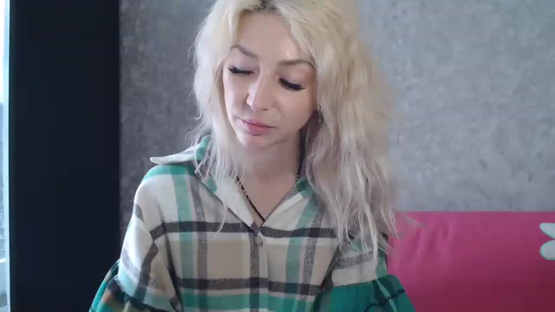 Gallery image thumbnail from Your_Eyes__'s myfreecams stream on, 04/22/2023, 13:00 image 17 of 20