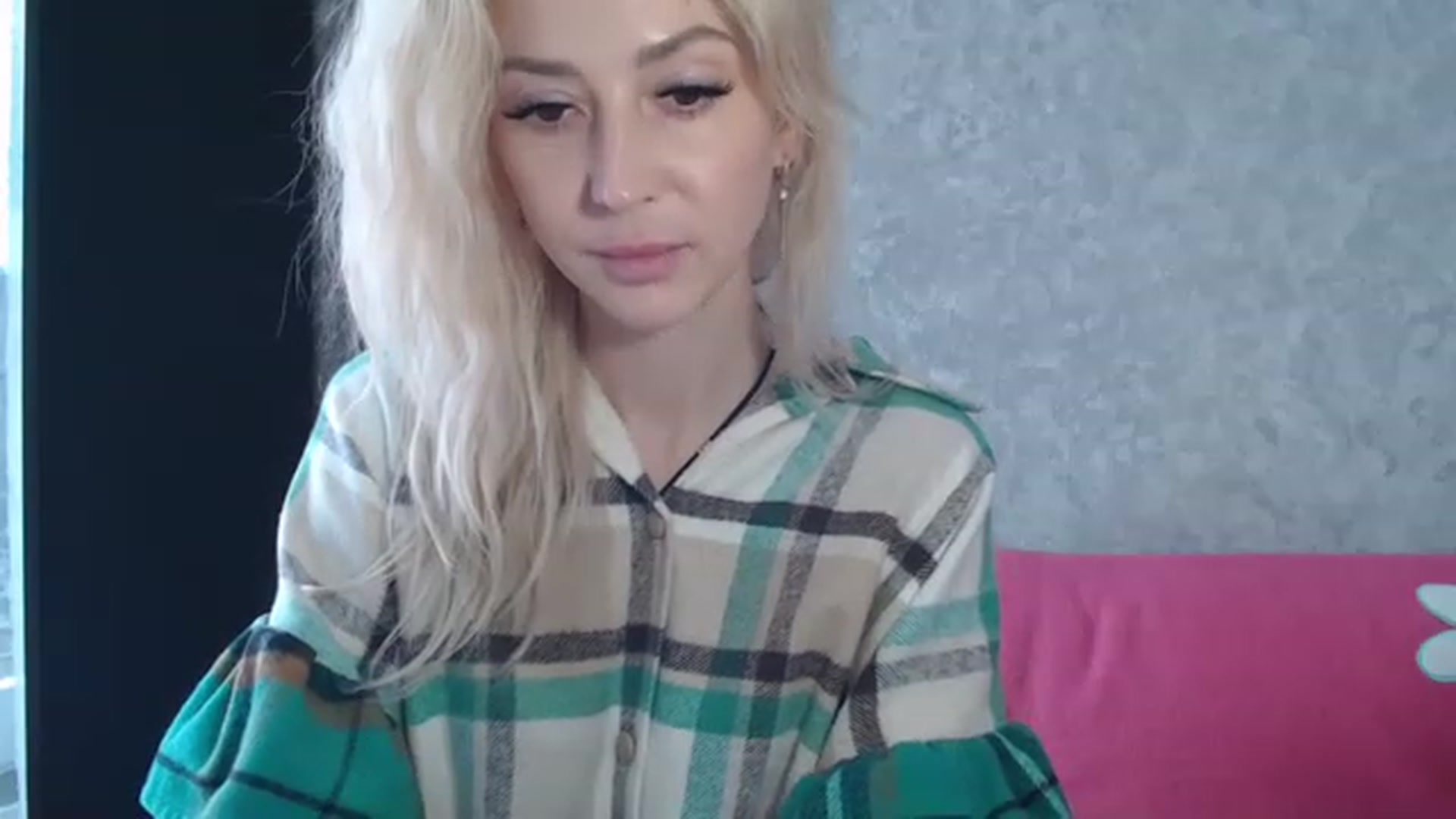 Gallery image thumbnail from Your_Eyes__'s myfreecams stream on, 04/22/2023, 13:00 image 11 of 20