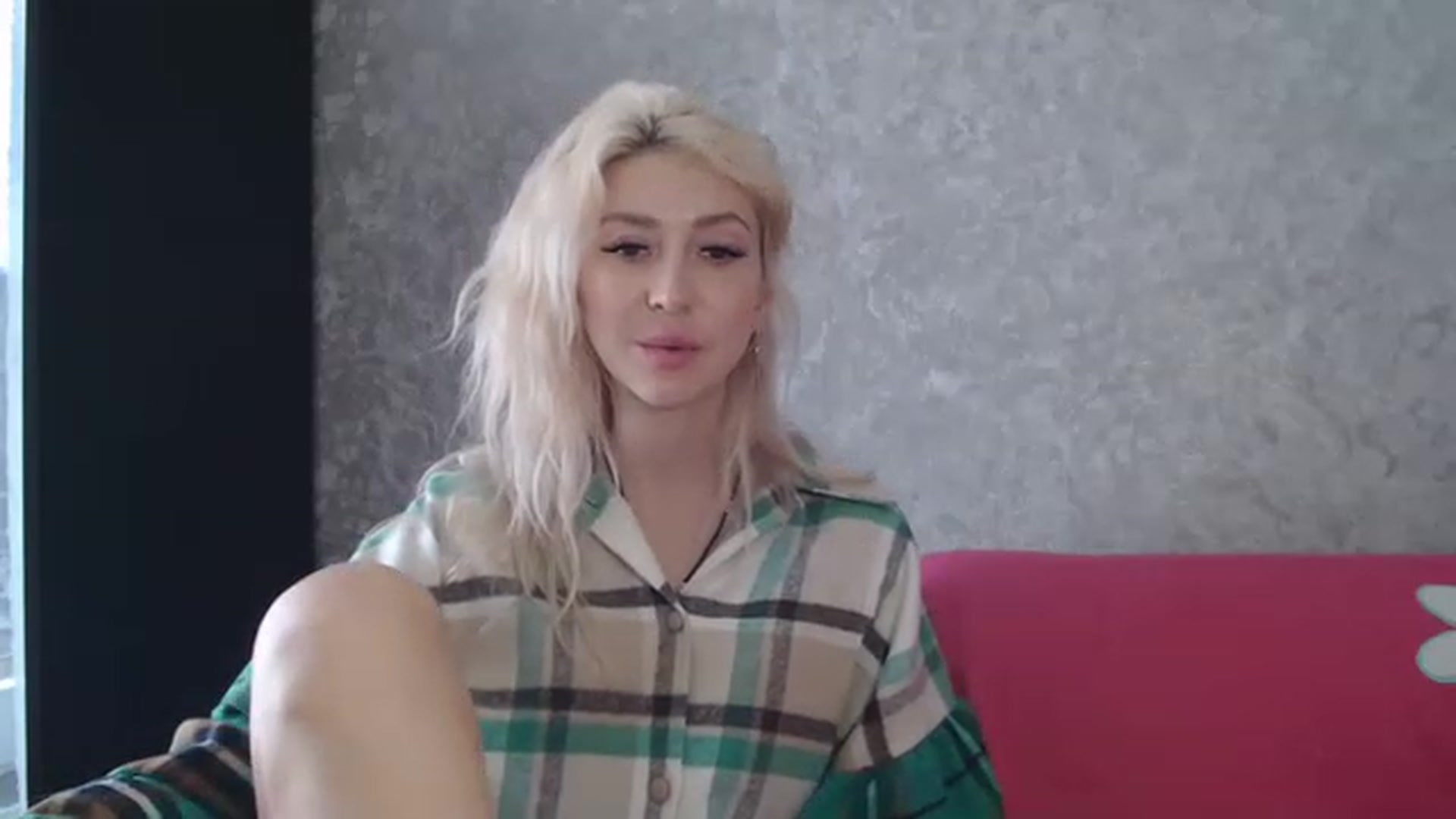 Gallery image thumbnail from Your_Eyes__'s myfreecams stream on, 04/22/2023, 13:00 image 14 of 20