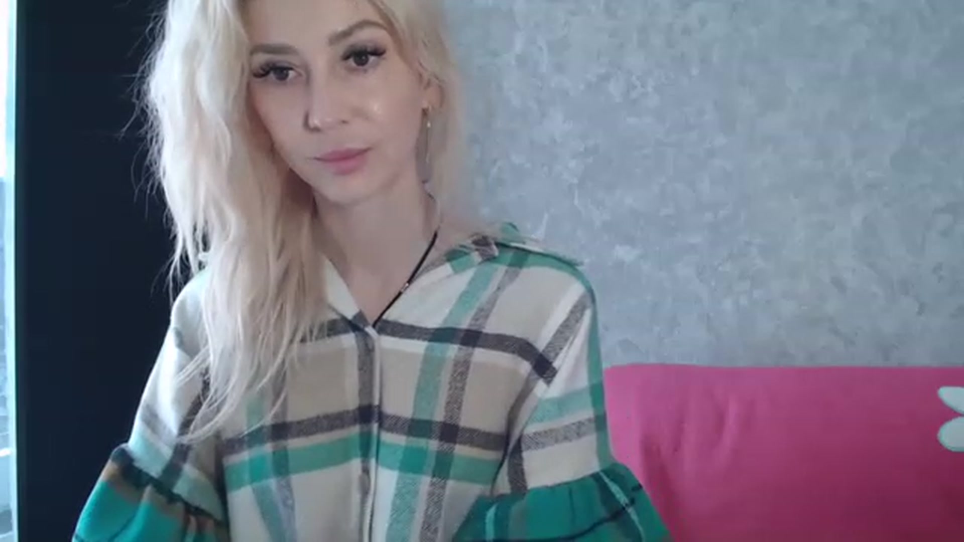 Gallery image thumbnail from Your_Eyes__'s myfreecams stream on, 04/22/2023, 13:00 image 9 of 20
