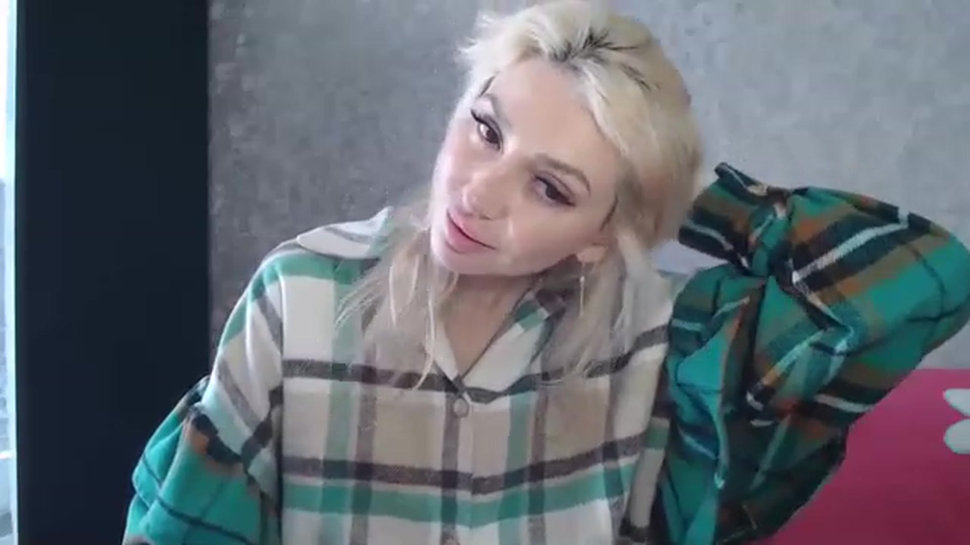 Gallery image thumbnail from Your_Eyes__'s myfreecams stream on, 04/22/2023, 13:00 image 13 of 20