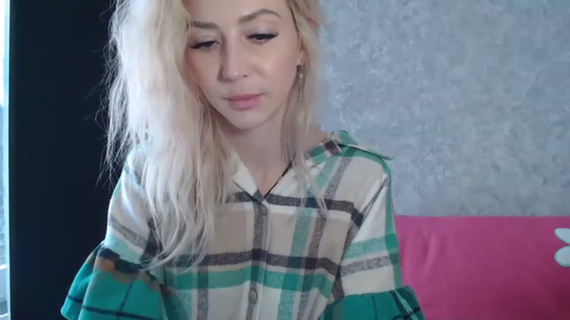 Gallery image thumbnail from Your_Eyes__'s myfreecams stream on, 04/22/2023, 13:00 image 6 of 20