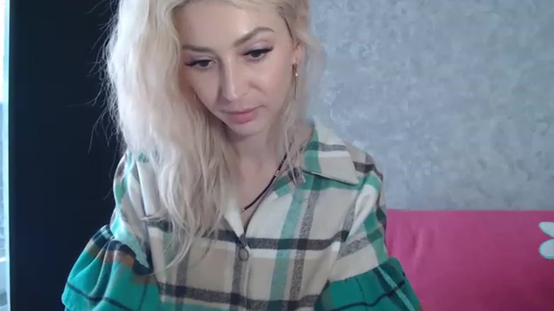 Gallery image thumbnail from Your_Eyes__'s myfreecams stream on, 04/22/2023, 13:00 image 12 of 20