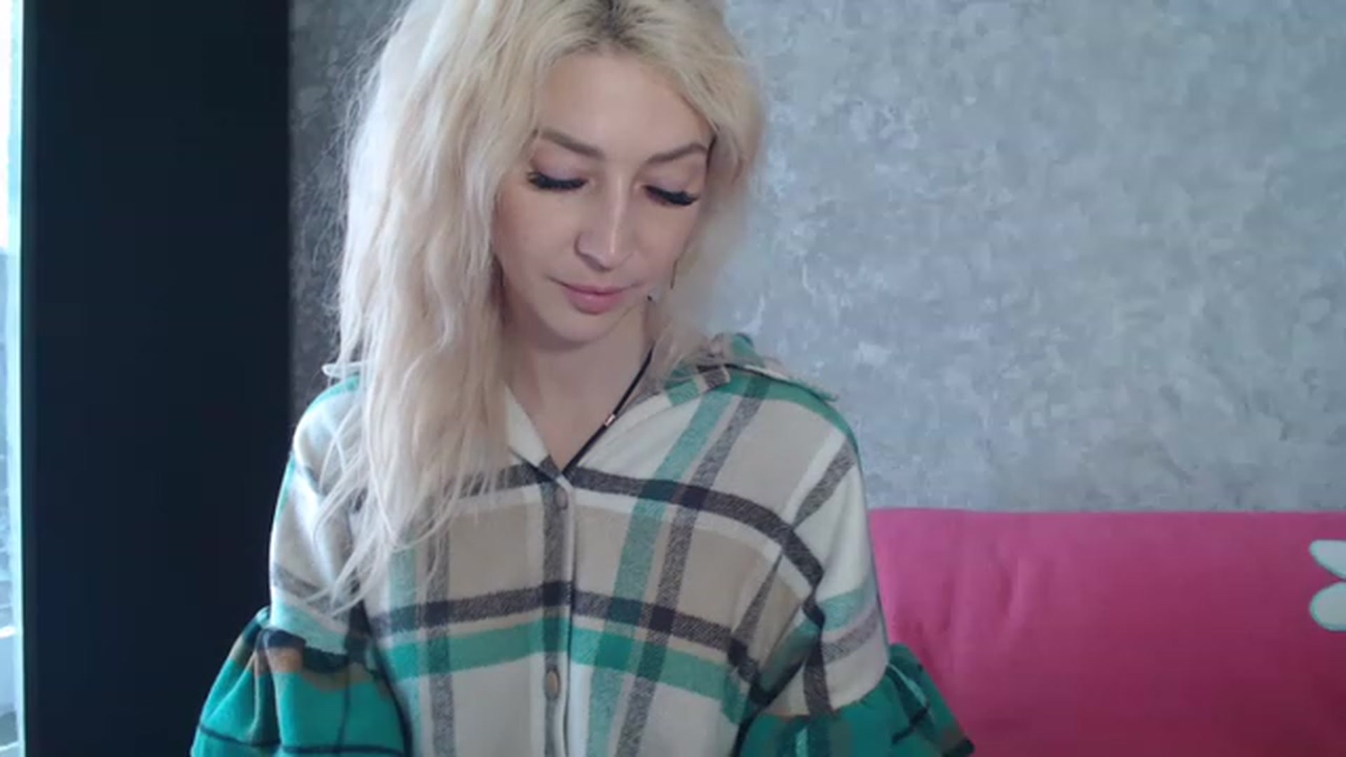 Gallery image thumbnail from Your_Eyes__'s myfreecams stream on, 04/22/2023, 13:00 image 8 of 20