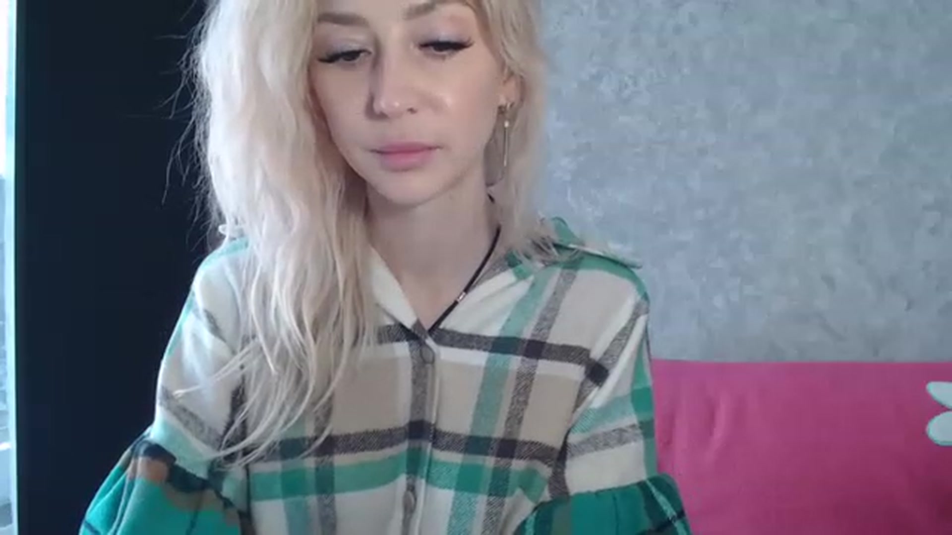 Gallery image thumbnail from Your_Eyes__'s myfreecams stream on, 04/22/2023, 13:00 image 10 of 20