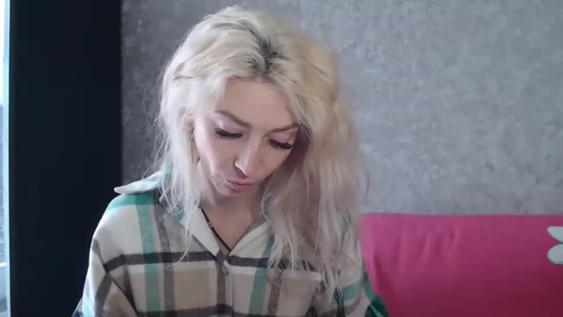 Gallery image thumbnail from Your_Eyes__'s myfreecams stream on, 04/22/2023, 13:00 image 19 of 20