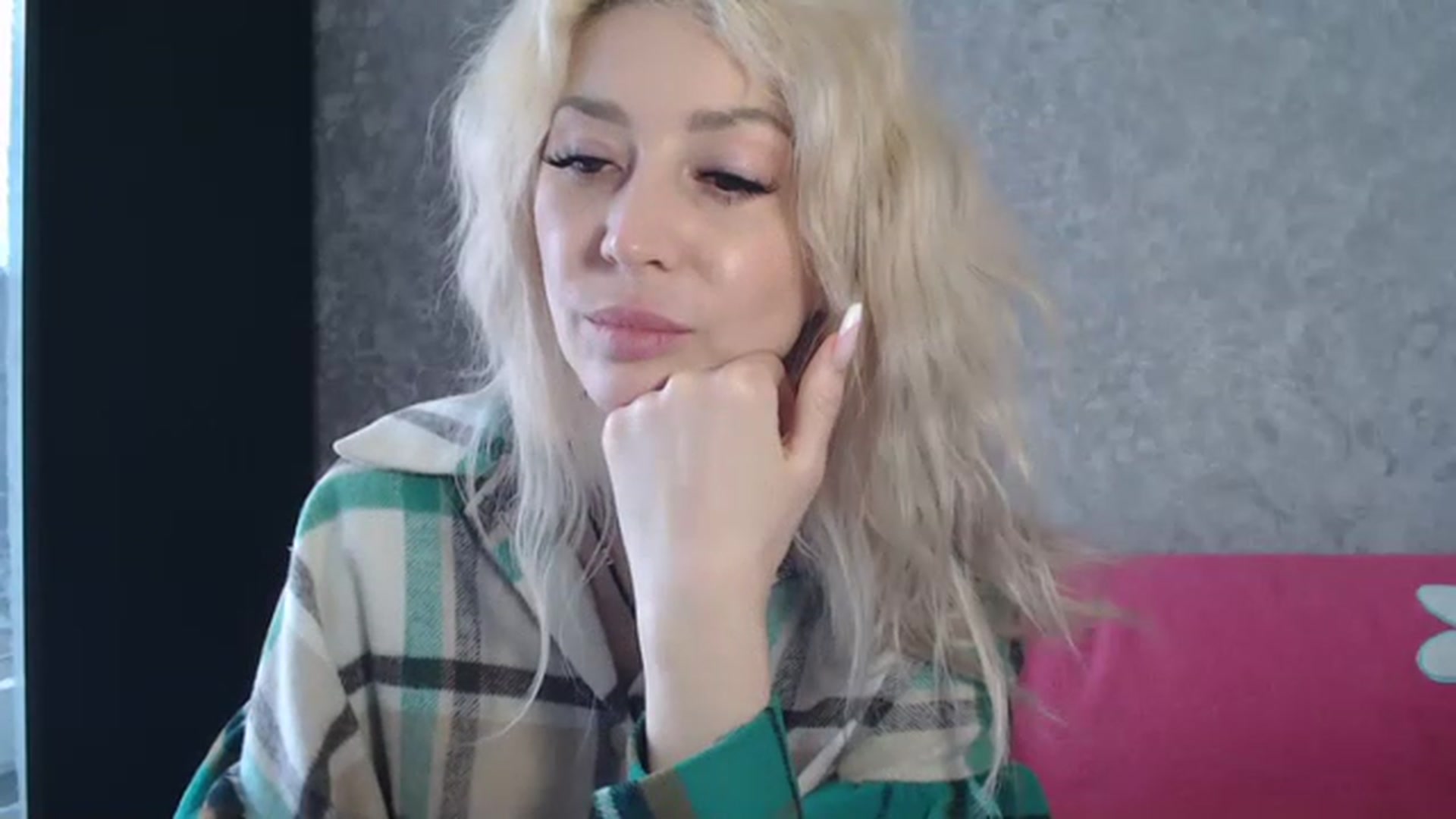 Gallery image thumbnail from Your_Eyes__'s myfreecams stream on, 04/22/2023, 13:00 image 16 of 20