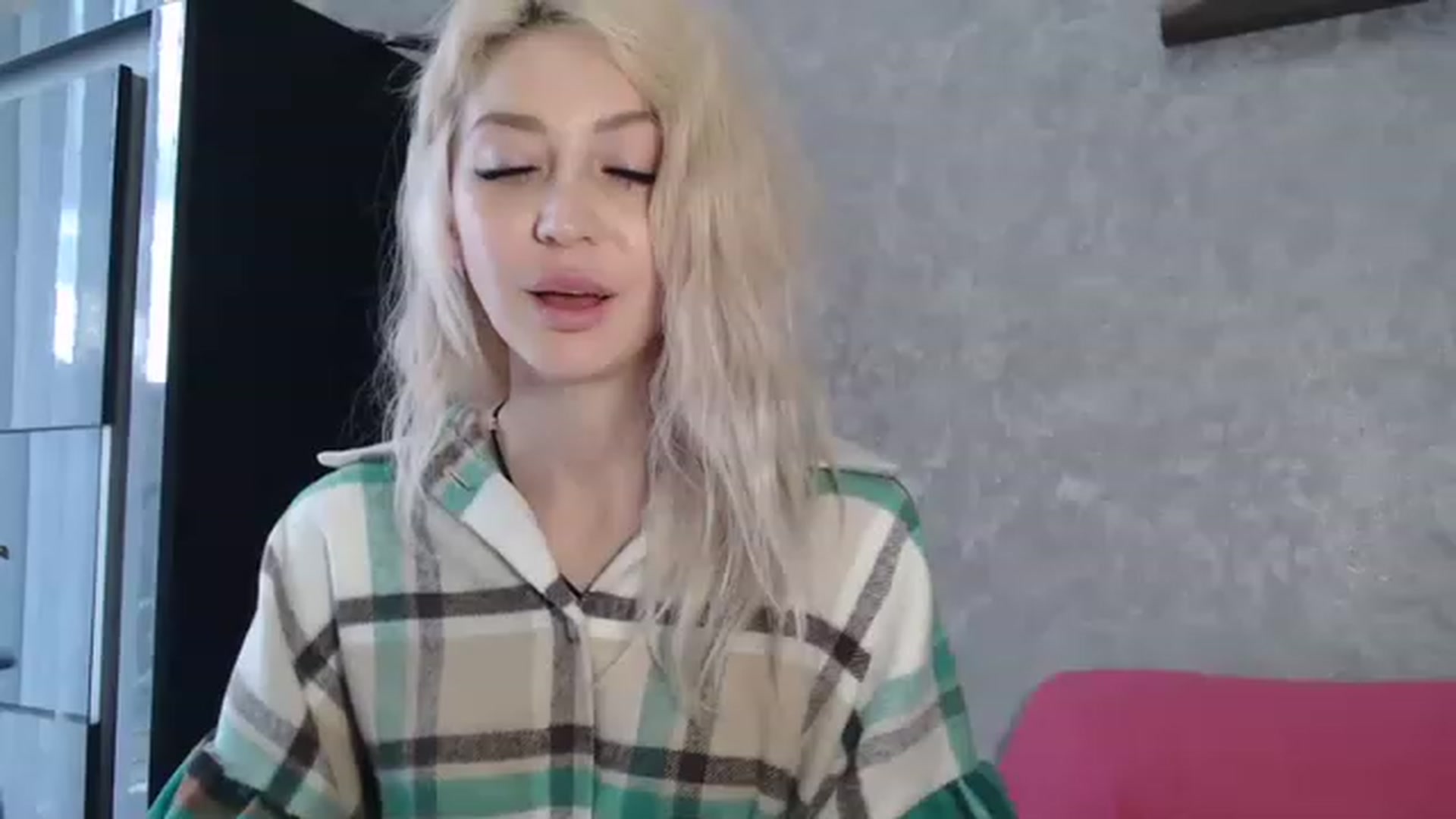 Gallery image thumbnail from Your_Eyes__'s myfreecams stream on, 04/22/2023, 14:19 image 9 of 20