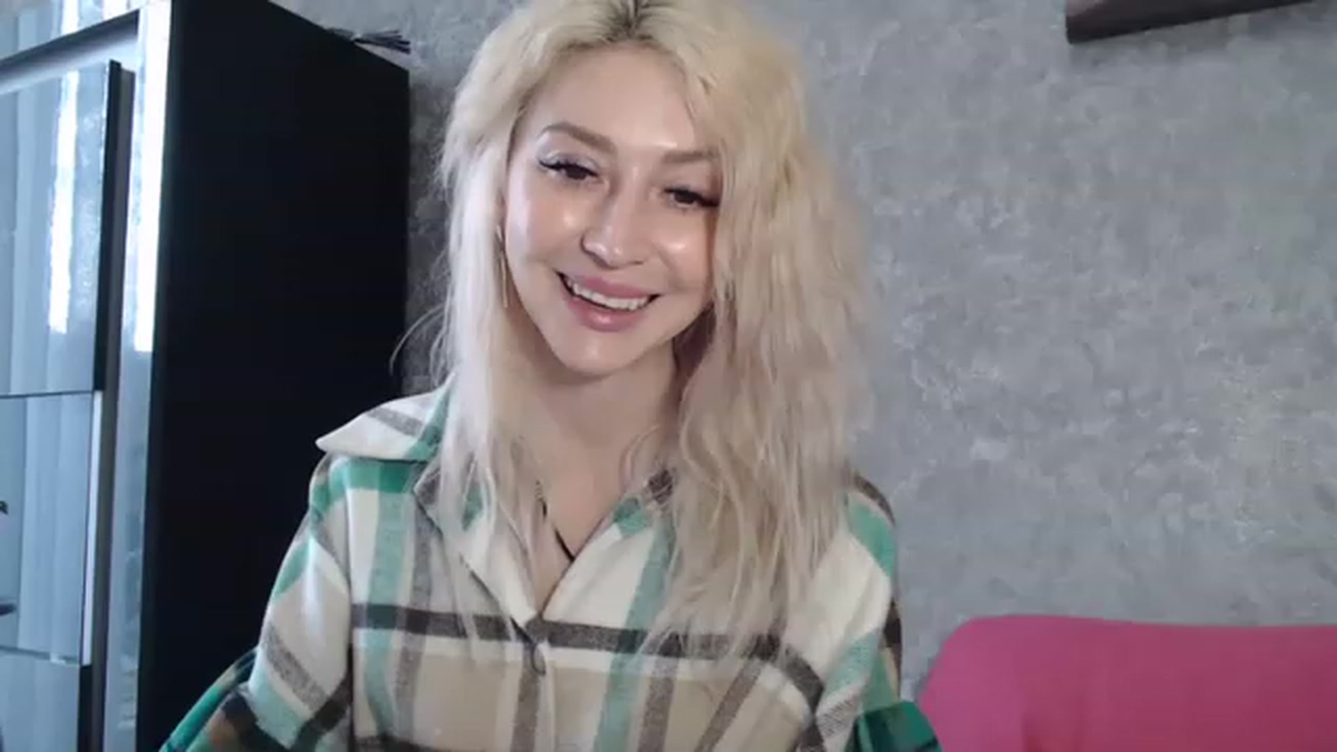Gallery image thumbnail from Your_Eyes__'s myfreecams stream on, 04/22/2023, 14:19 image 6 of 20
