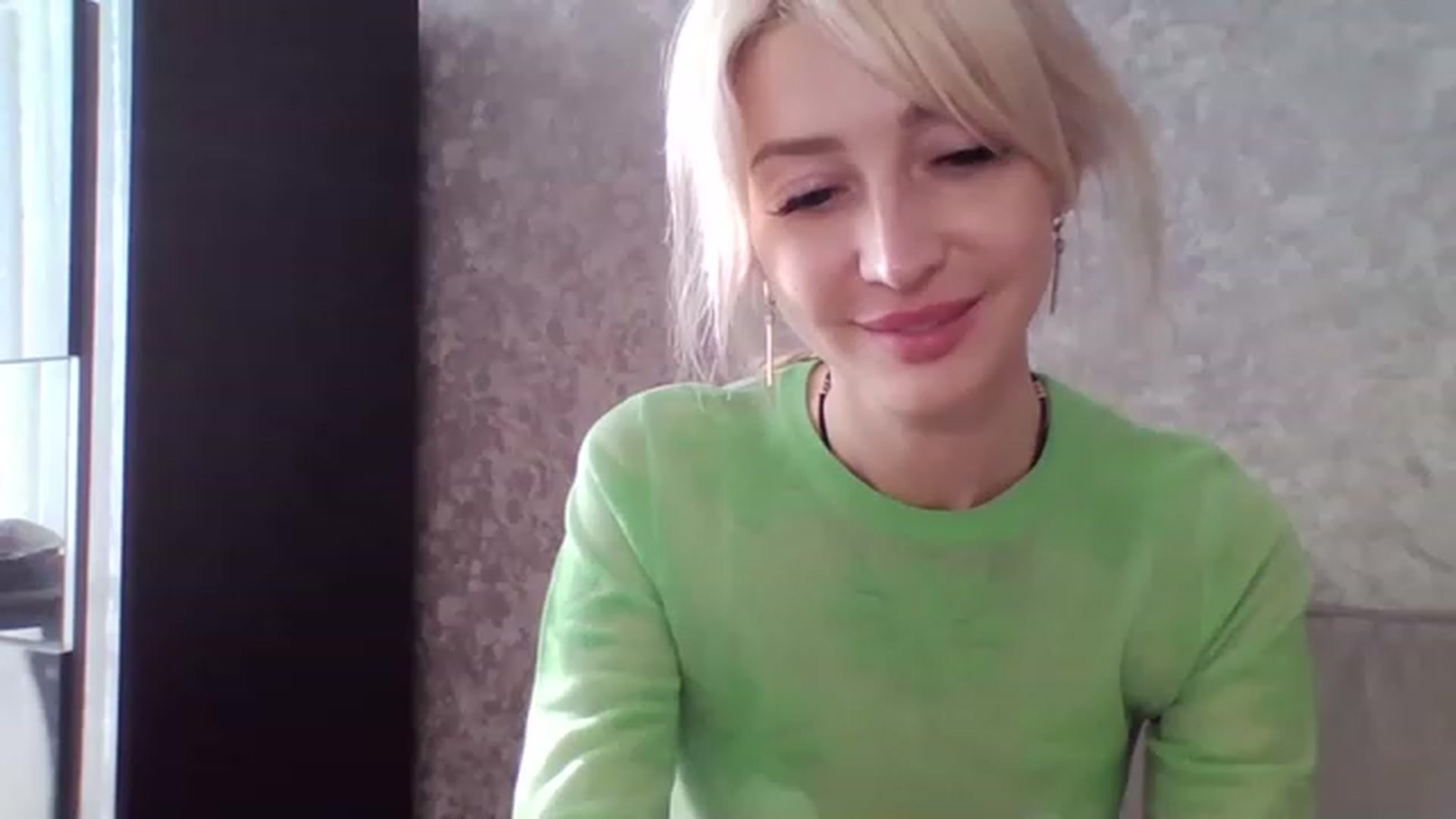 Gallery image thumbnail from Your_Eyes__'s myfreecams stream on, 05/17/2023, 15:57 image 9 of 20
